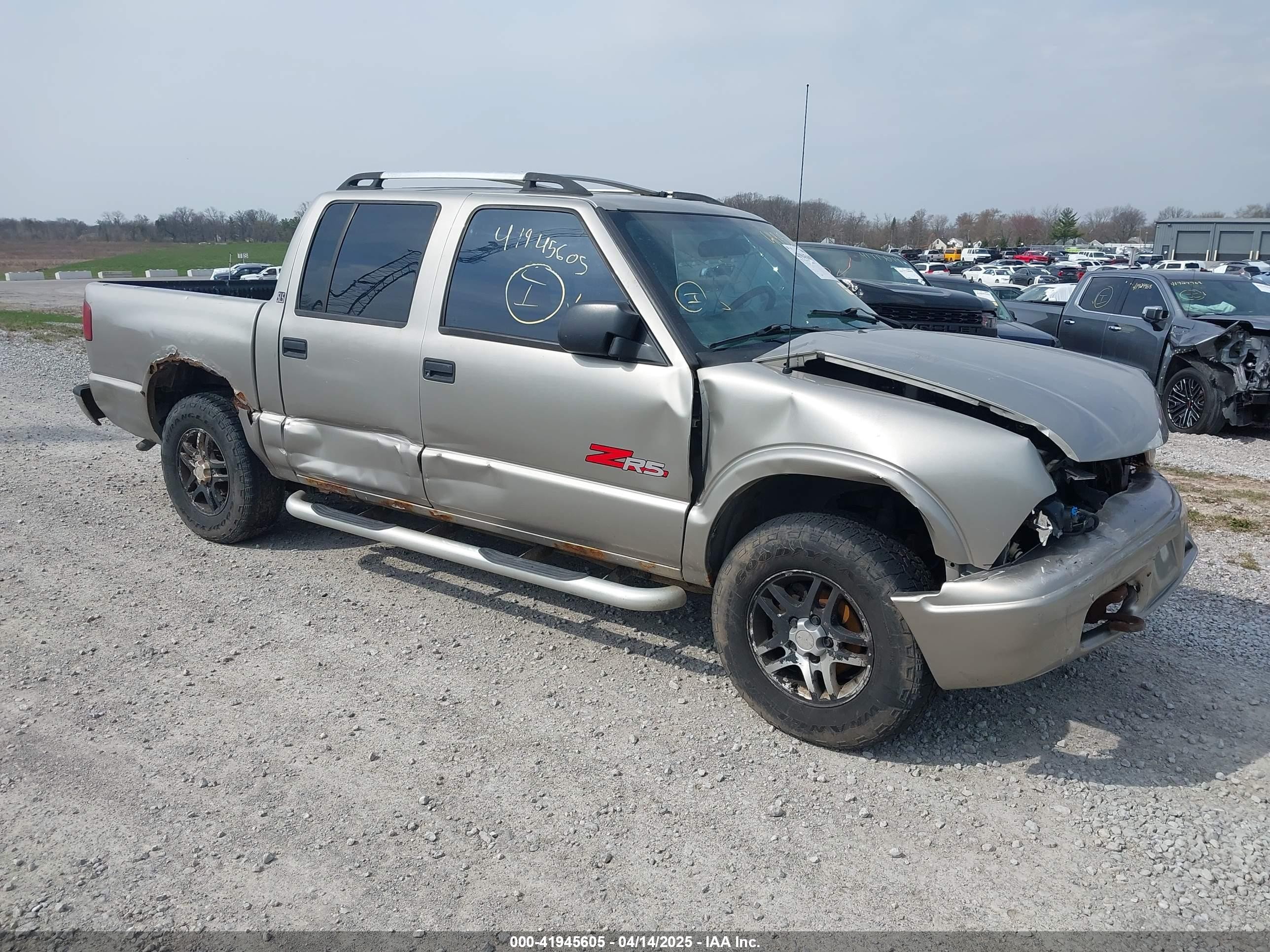 2004 GMC Sonoma SLS, VIN 1GTDT13X34K110008 — Перед