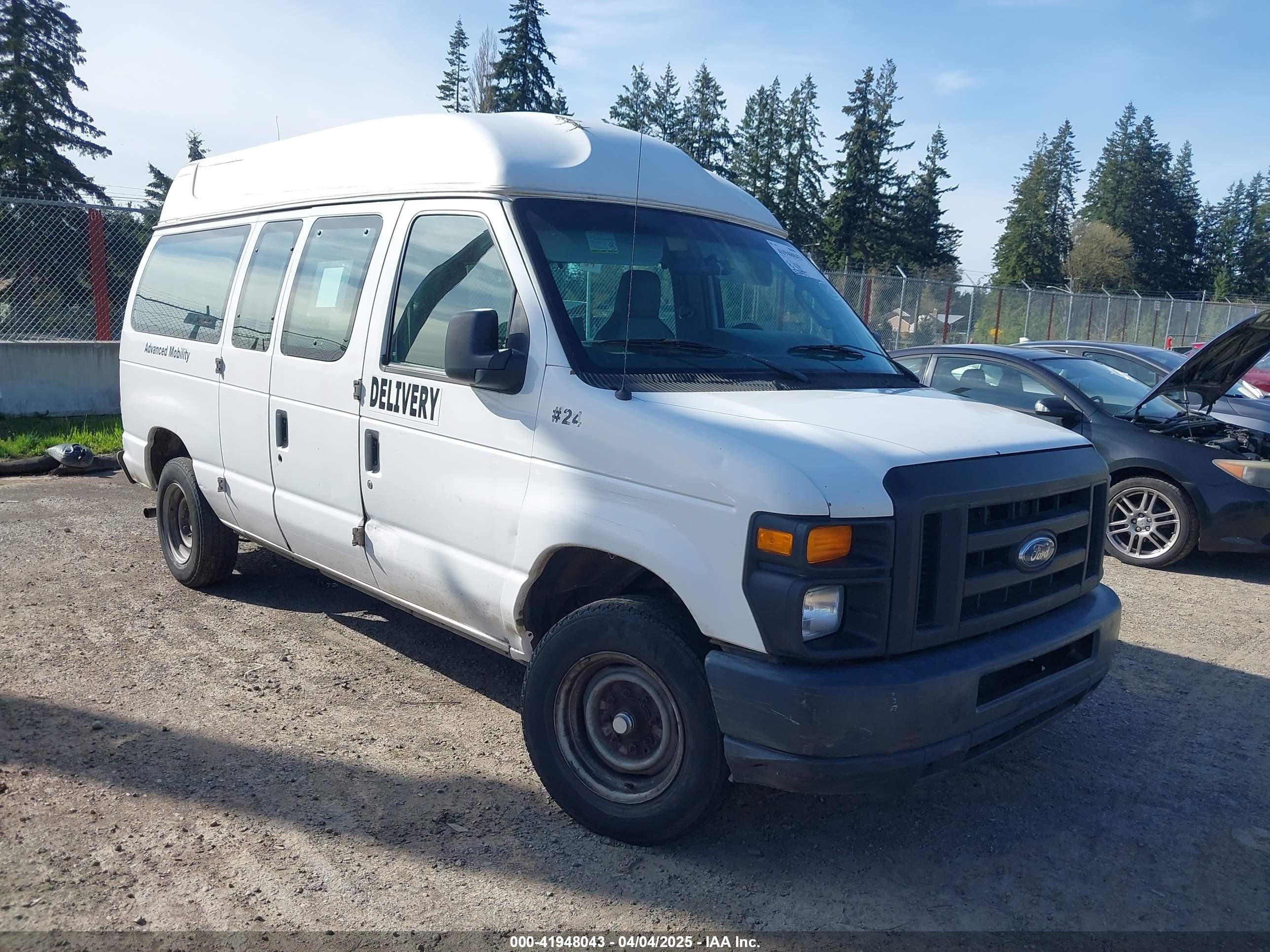 2011 Ford Econoline Cargo Commercial, VIN 1FTNE1EW0BDB11766 — Front end