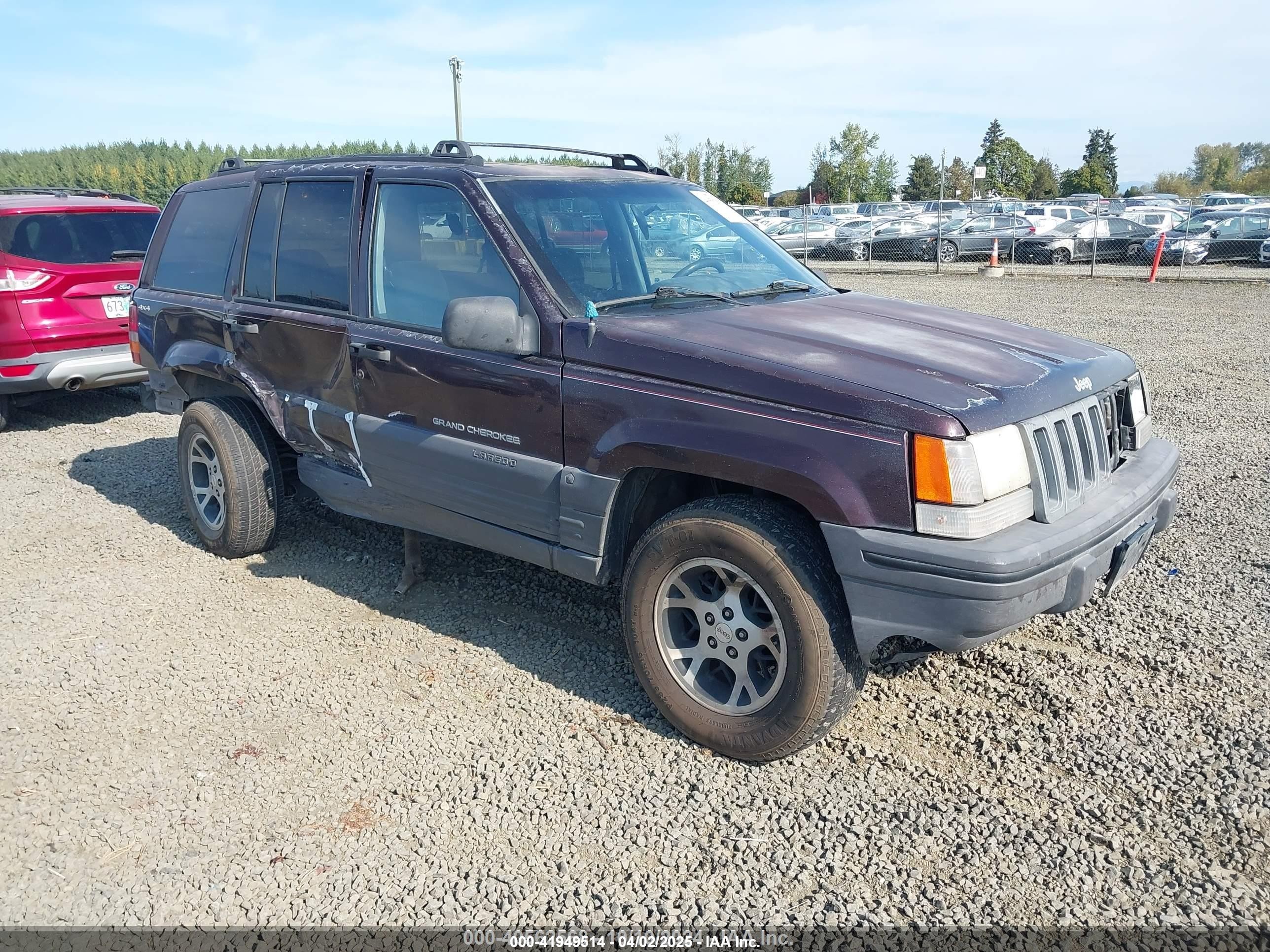 1996 Jeep Grand Cherokee Laredo, VIN 1J4GZ58S2TC262980 — Side