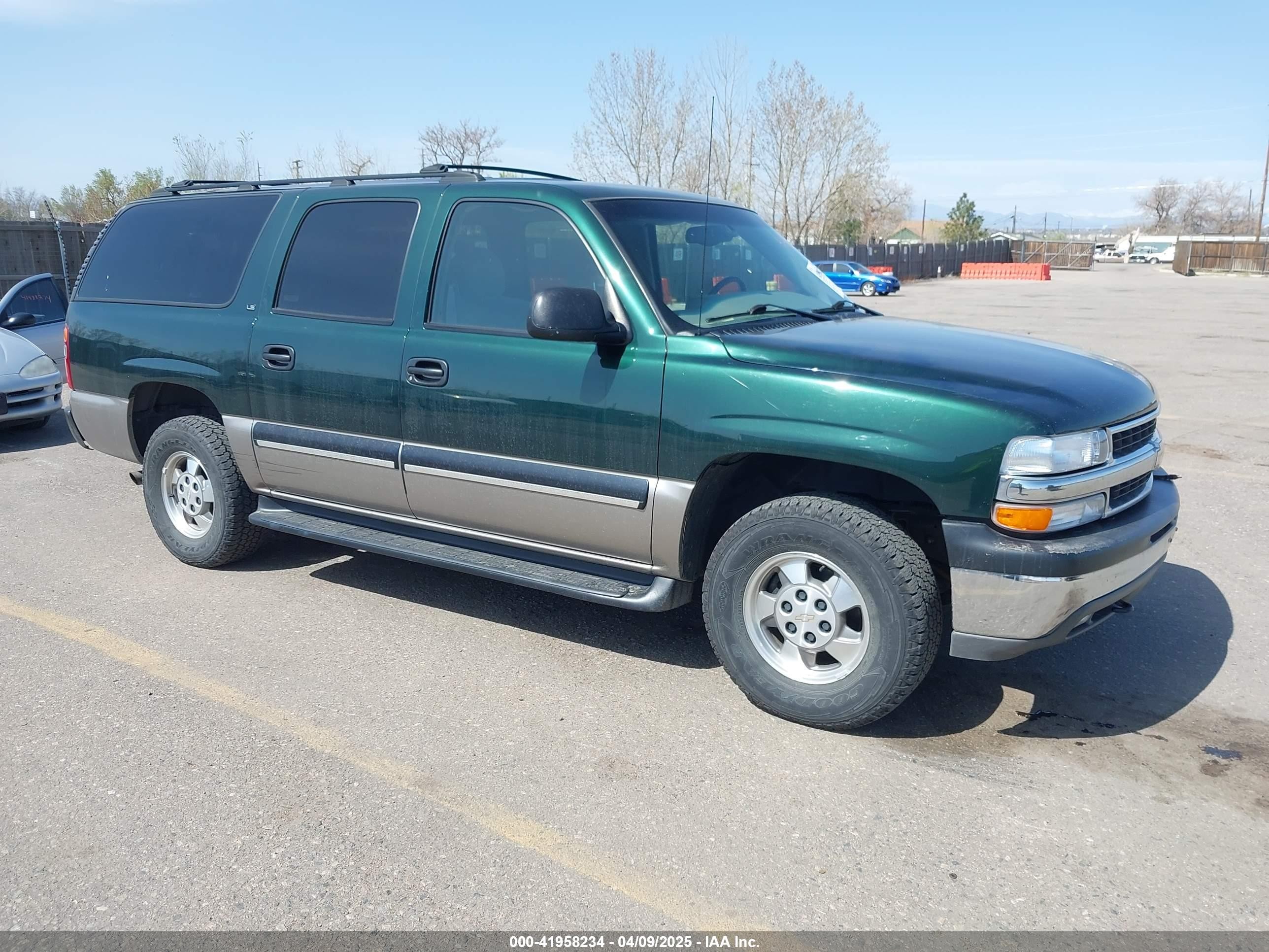 2001 Chevrolet Suburban LS, VIN 3GNFK16T11G152143 — Rear end