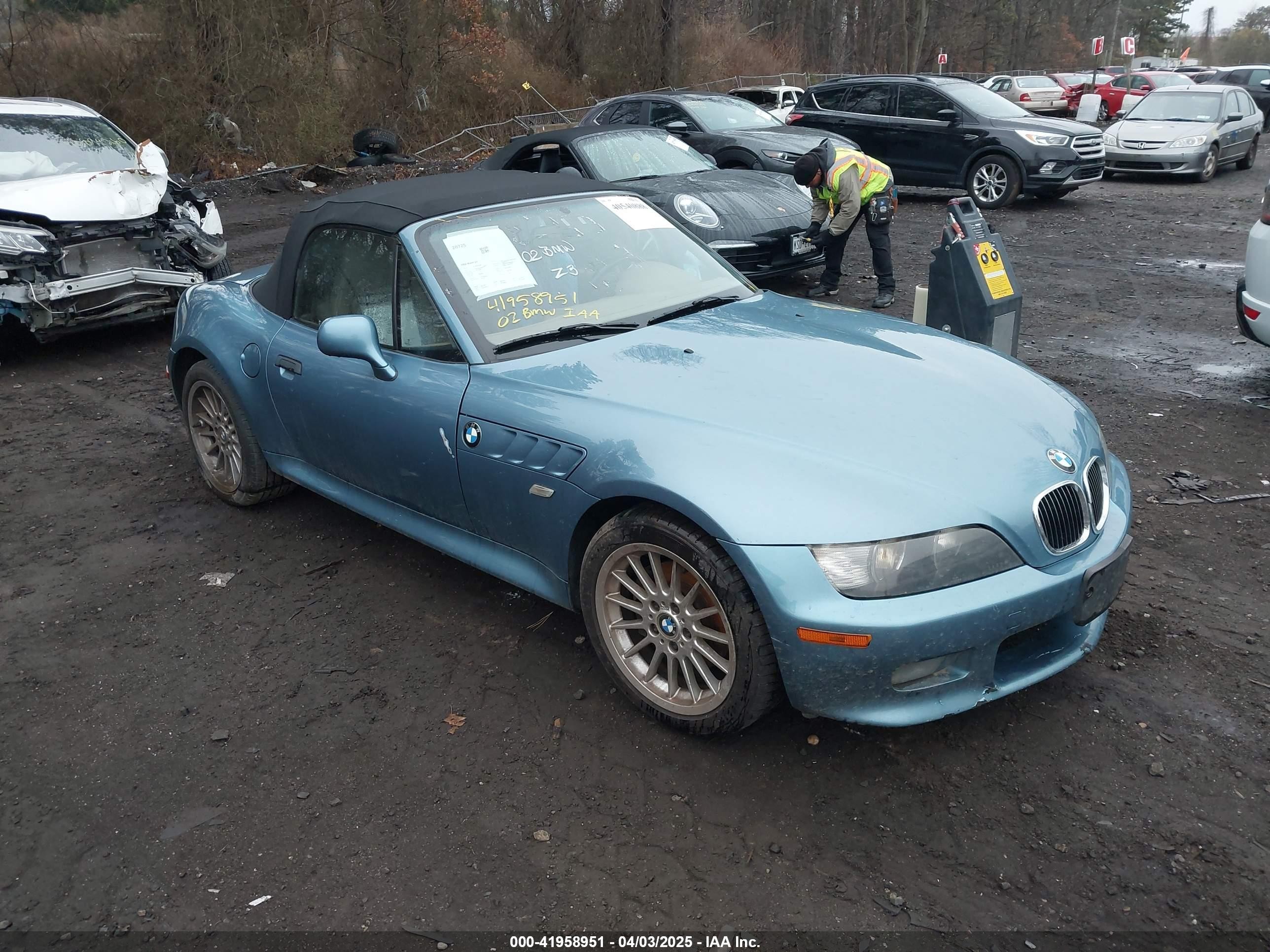 2002 BMW Z3 3.0, VIN 4USCN53402LJ60577 — Зад