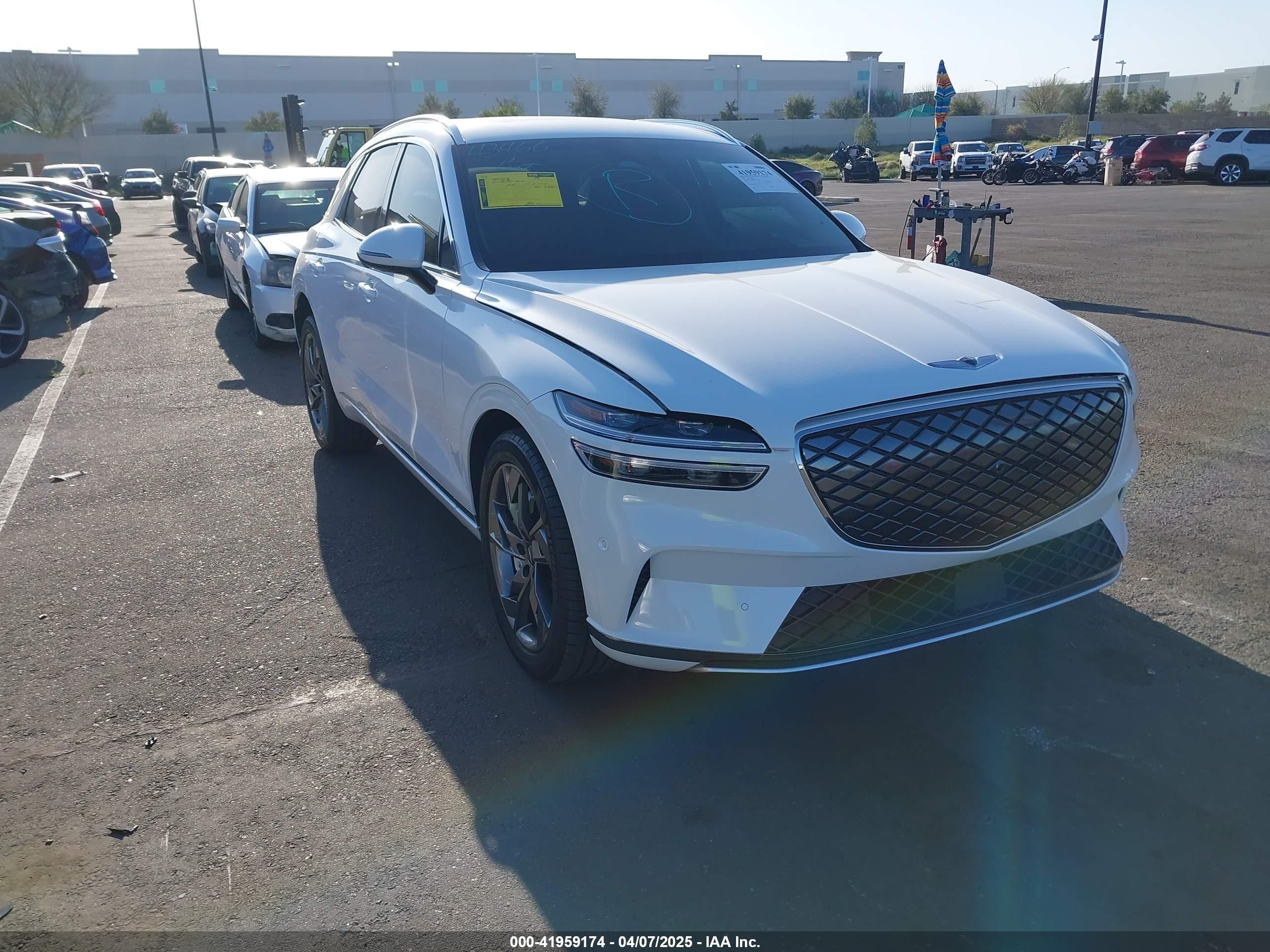 2024 Genesis GV70 Advanced, VIN 5NMMCET1XRH002913 — Front end
