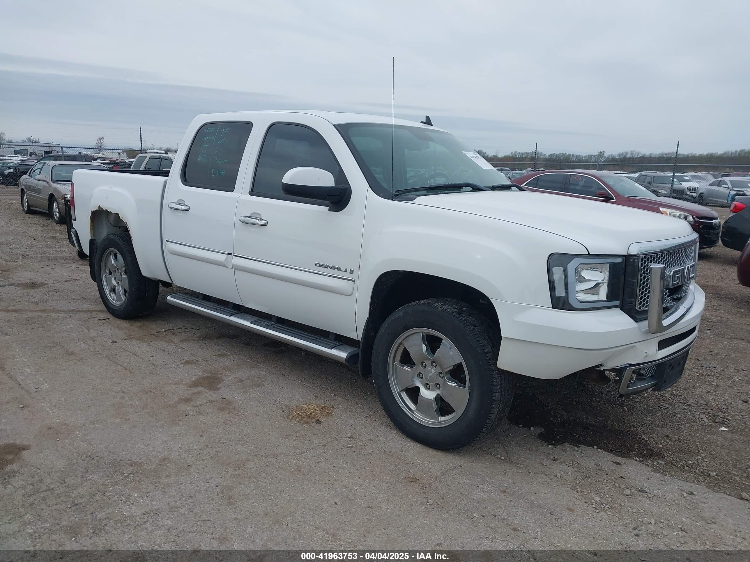 2007 GMC Sierra Denali, VIN 2GTEK638671689948 — Front end