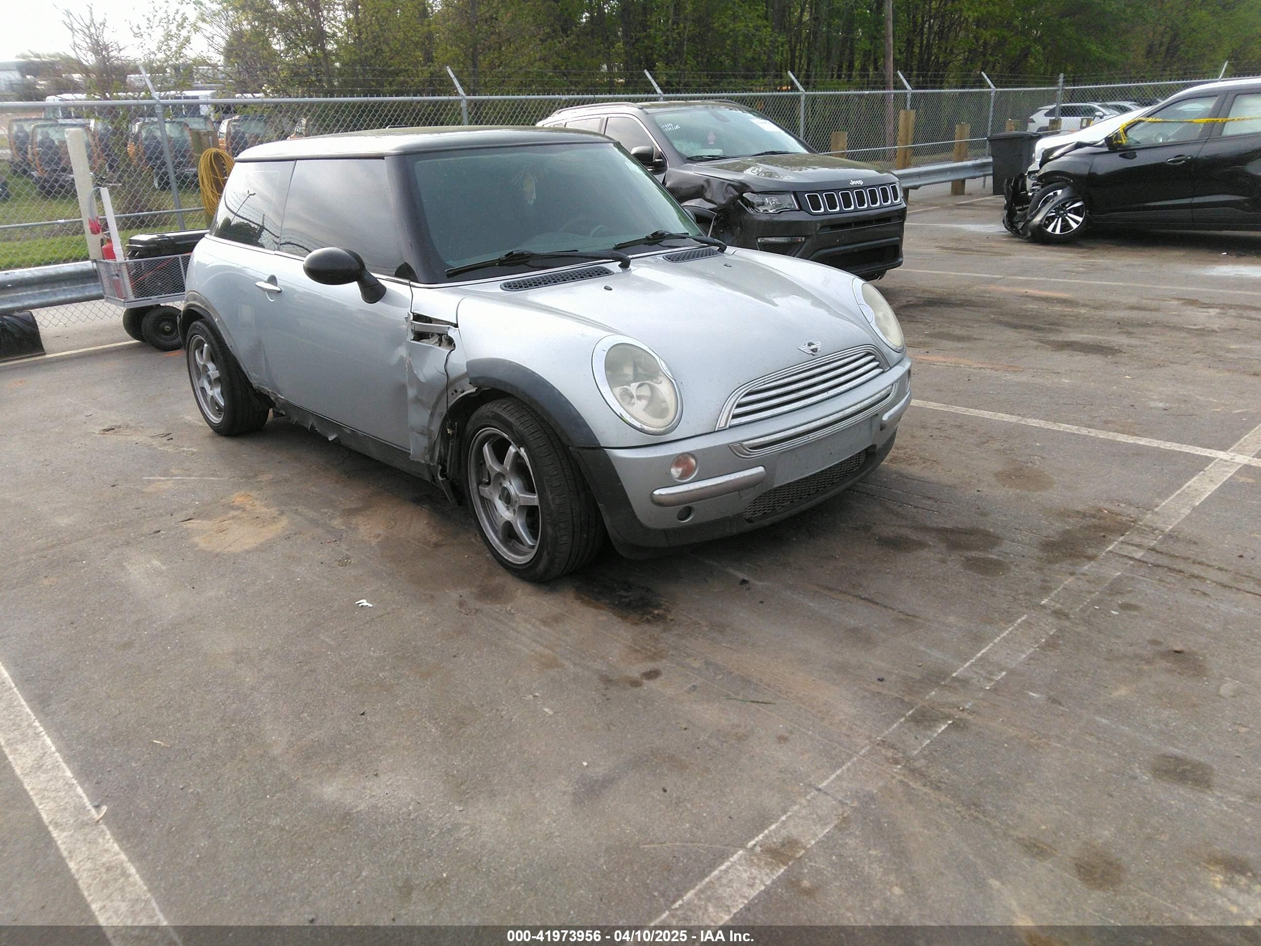 2002 MINI Hardtop, VIN WMWRC33432TE10226 — Side