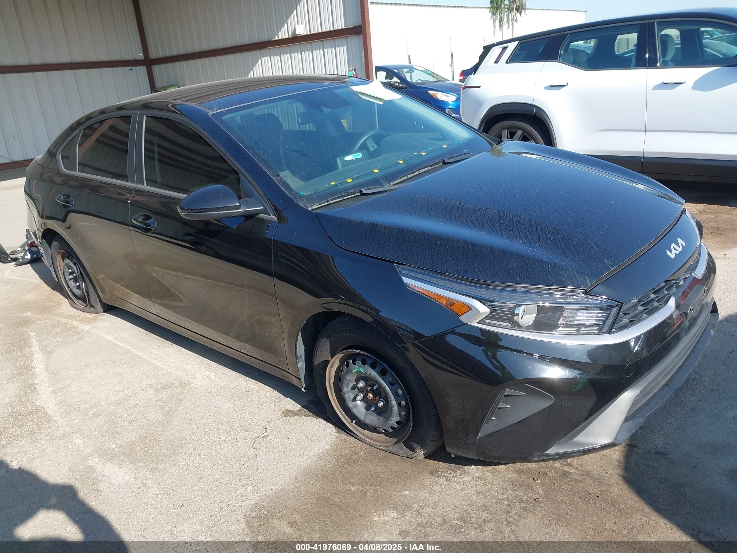 2023 Kia Forte LXS, VIN 3KPF24AD0PE635654 — Side