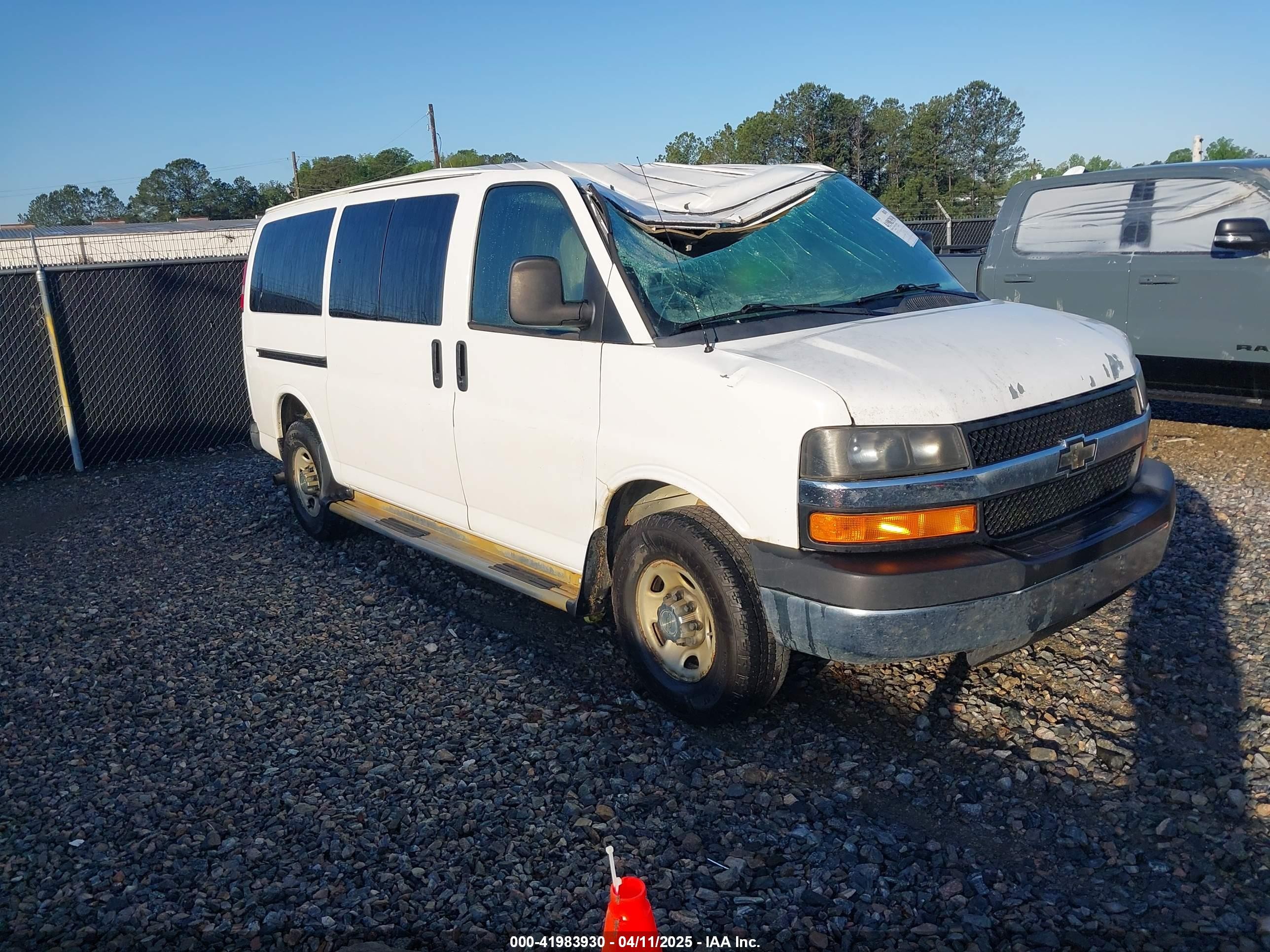 2012 Chevrolet Express Passenger 1LT, VIN 1GAZGYFG7C1172247 — Roof