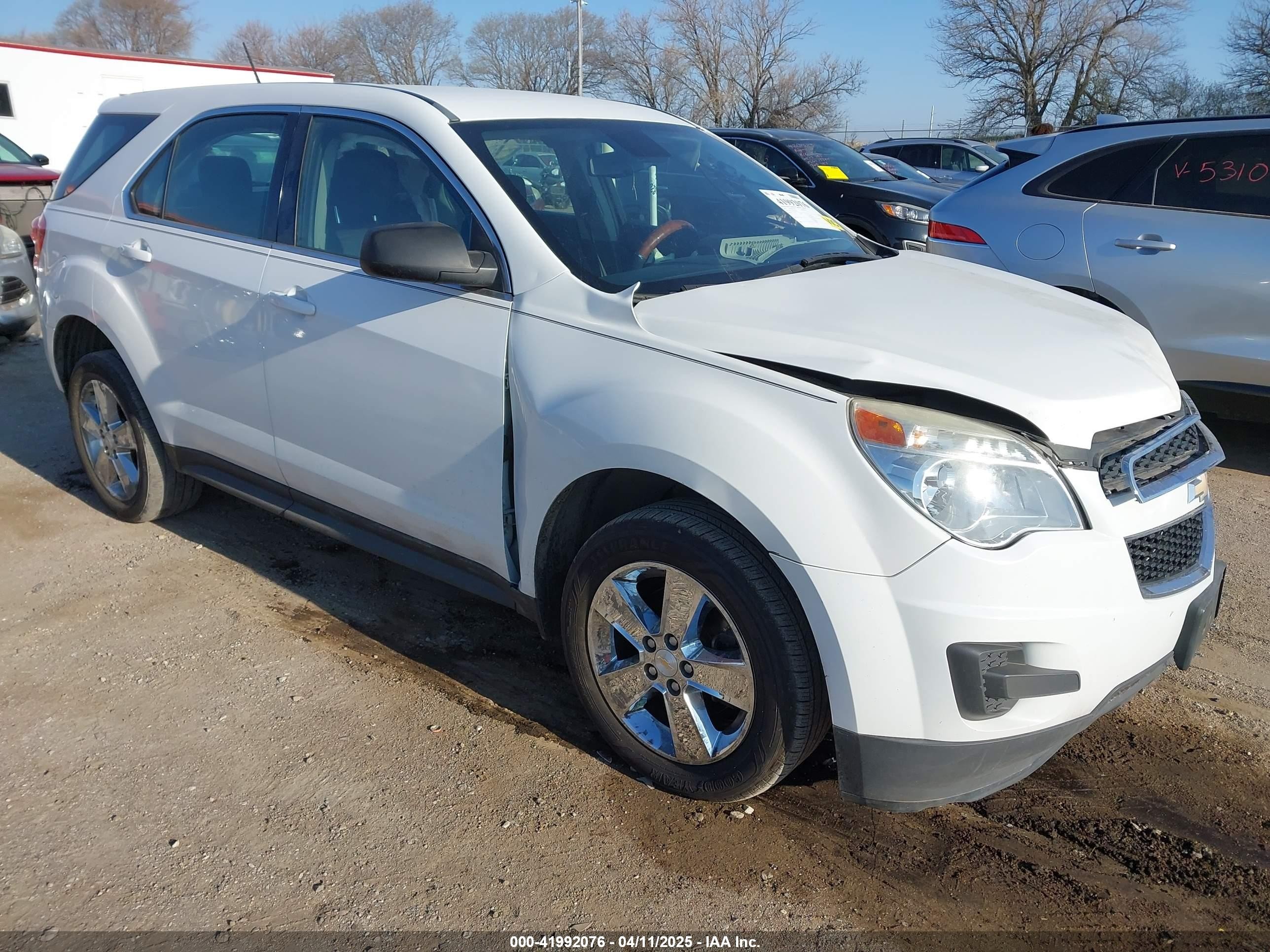 2014 Chevrolet Equinox LS, VIN 2GNALAEK6E6126607 — Front end
