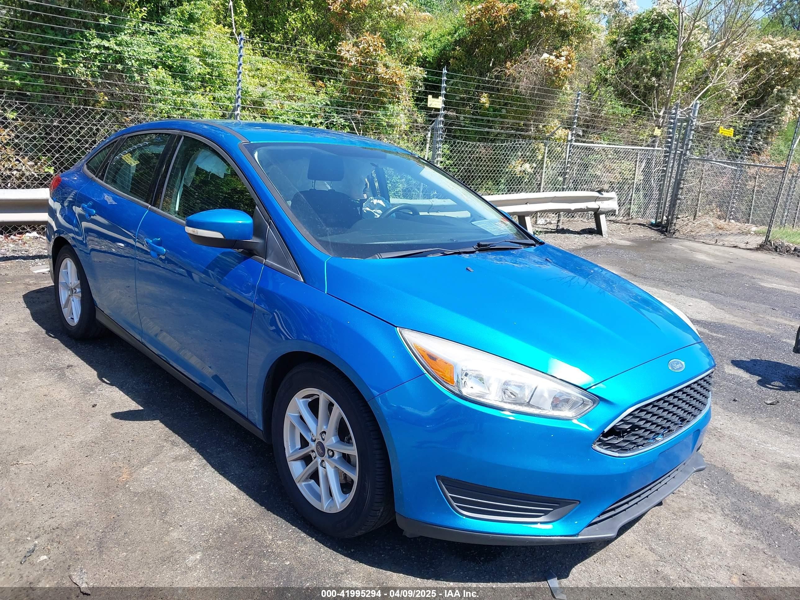 2016 Ford Focus SE, VIN 1FADP3F20GL235097 — Side