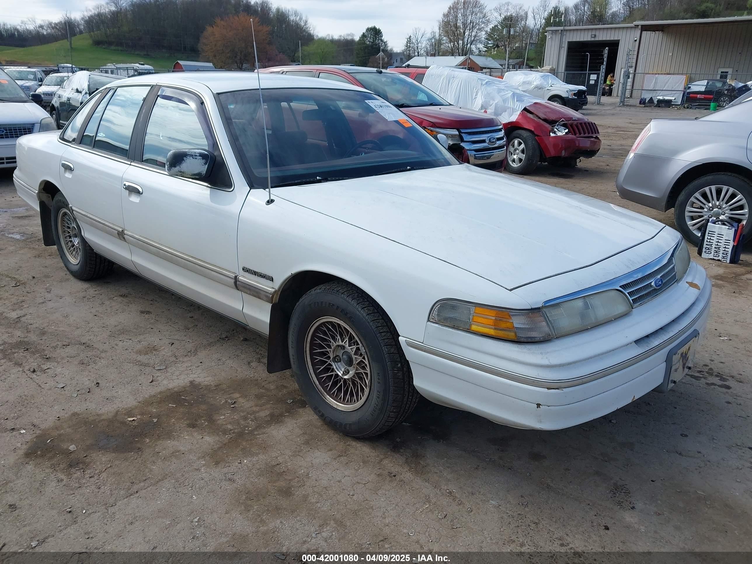 1993 Ford Crown Victoria LX, VIN 2FACP74W2PX101414 — Normal wear