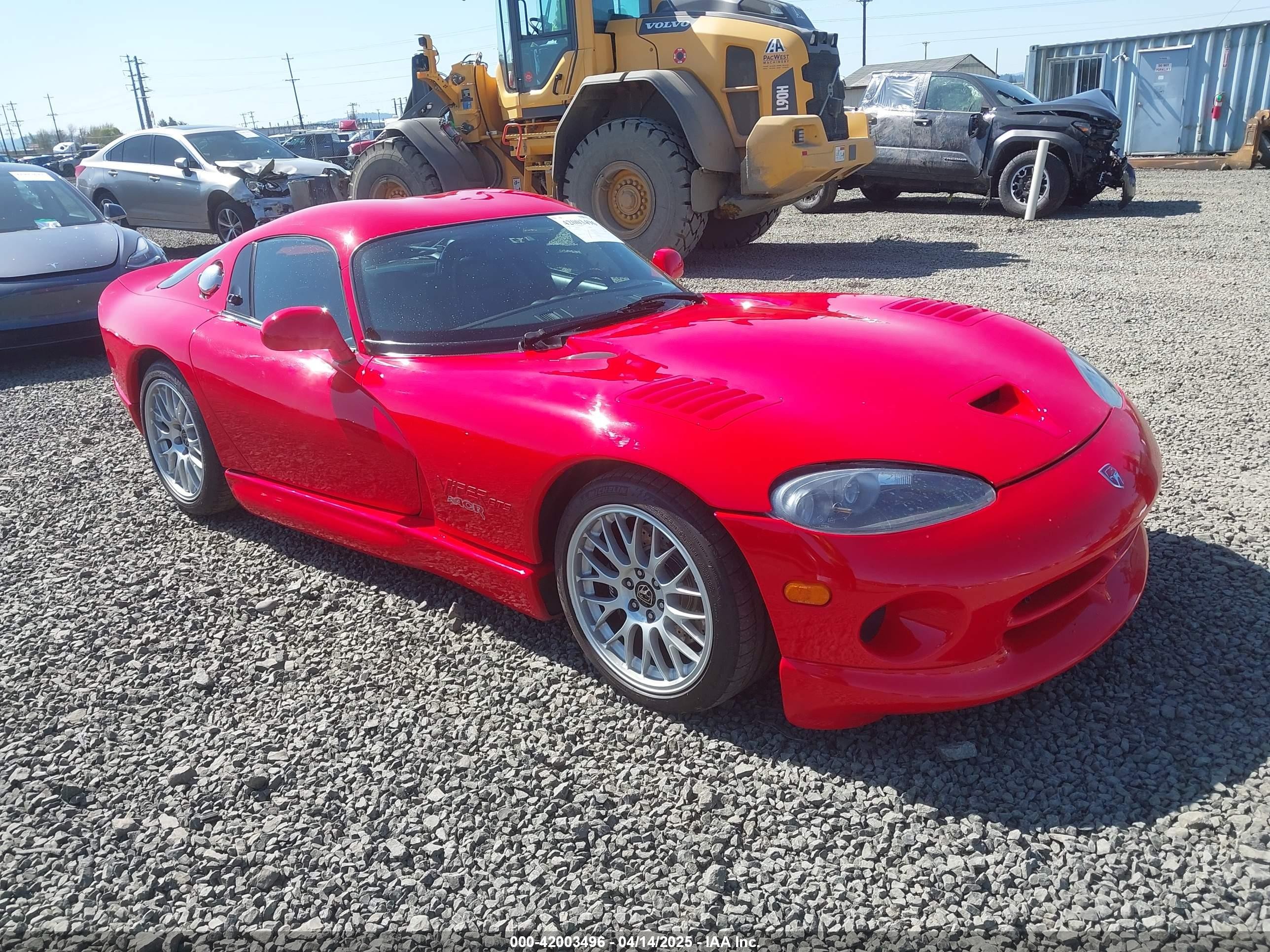 2002 Dodge Viper GTS, VIN 1B3ER69EX2V101020 — Перед