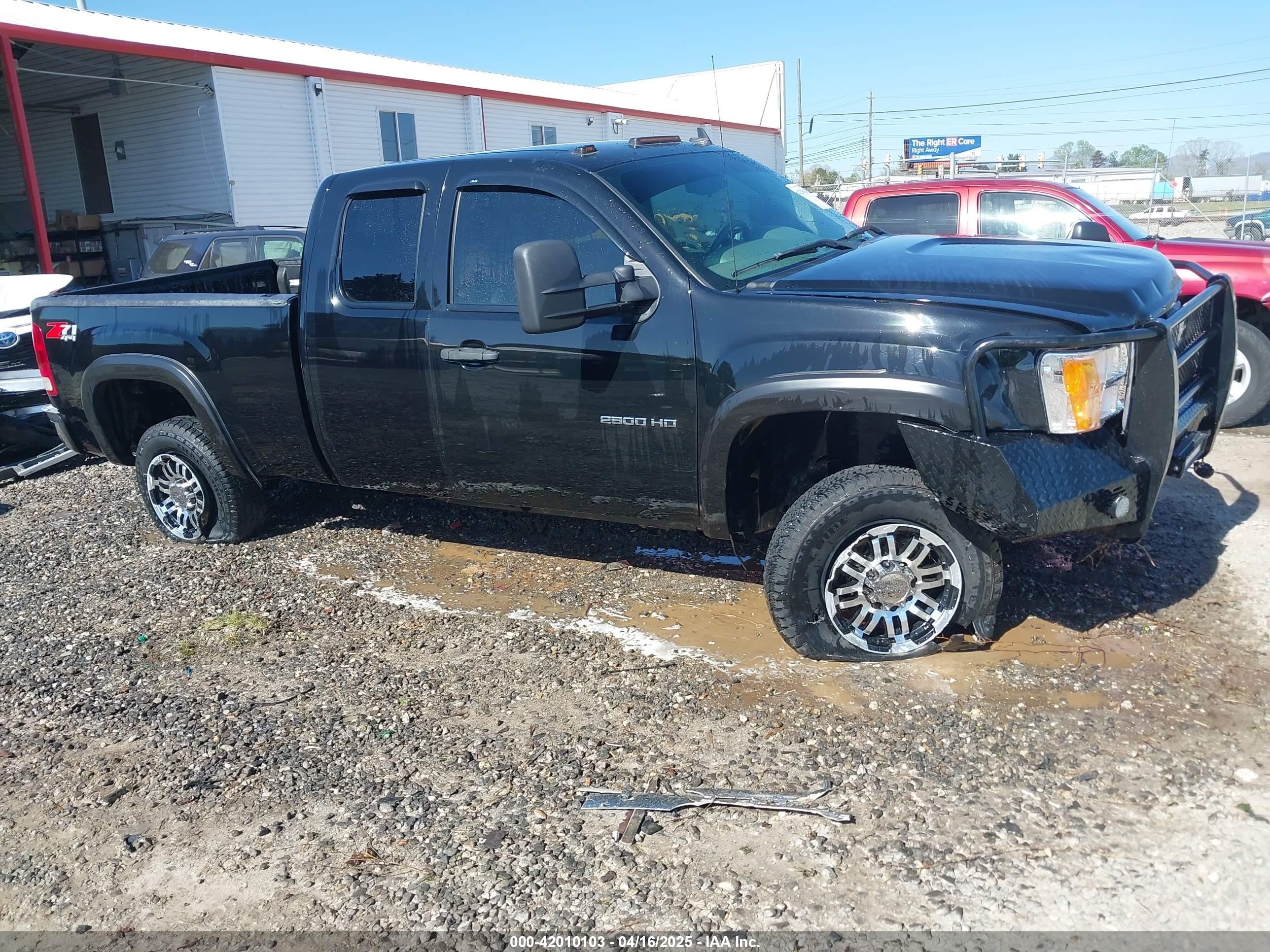 2010 GMC Sierra 2500HD SLE, VIN 1GT5K0BG2AZ242411 — Front end