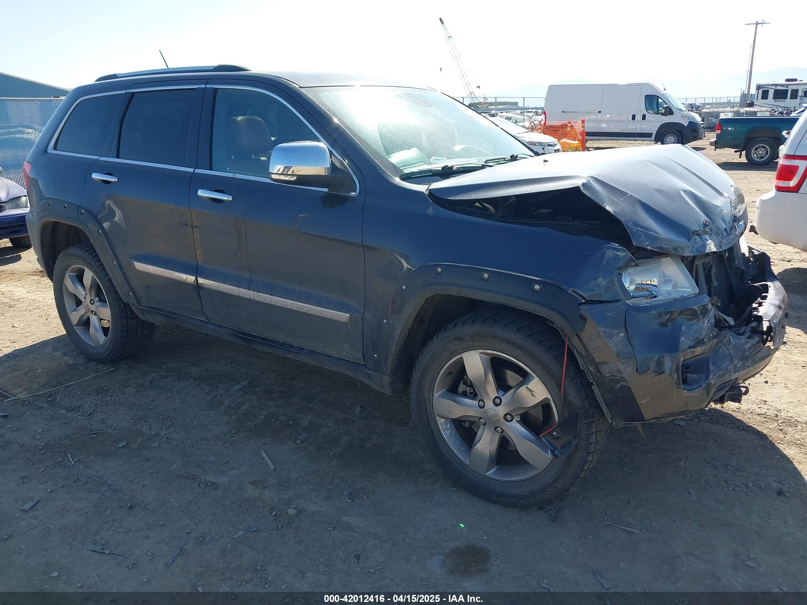 2013 Jeep Grand Cherokee Overland, VIN 1C4RJFCT0DC652134 — Front end