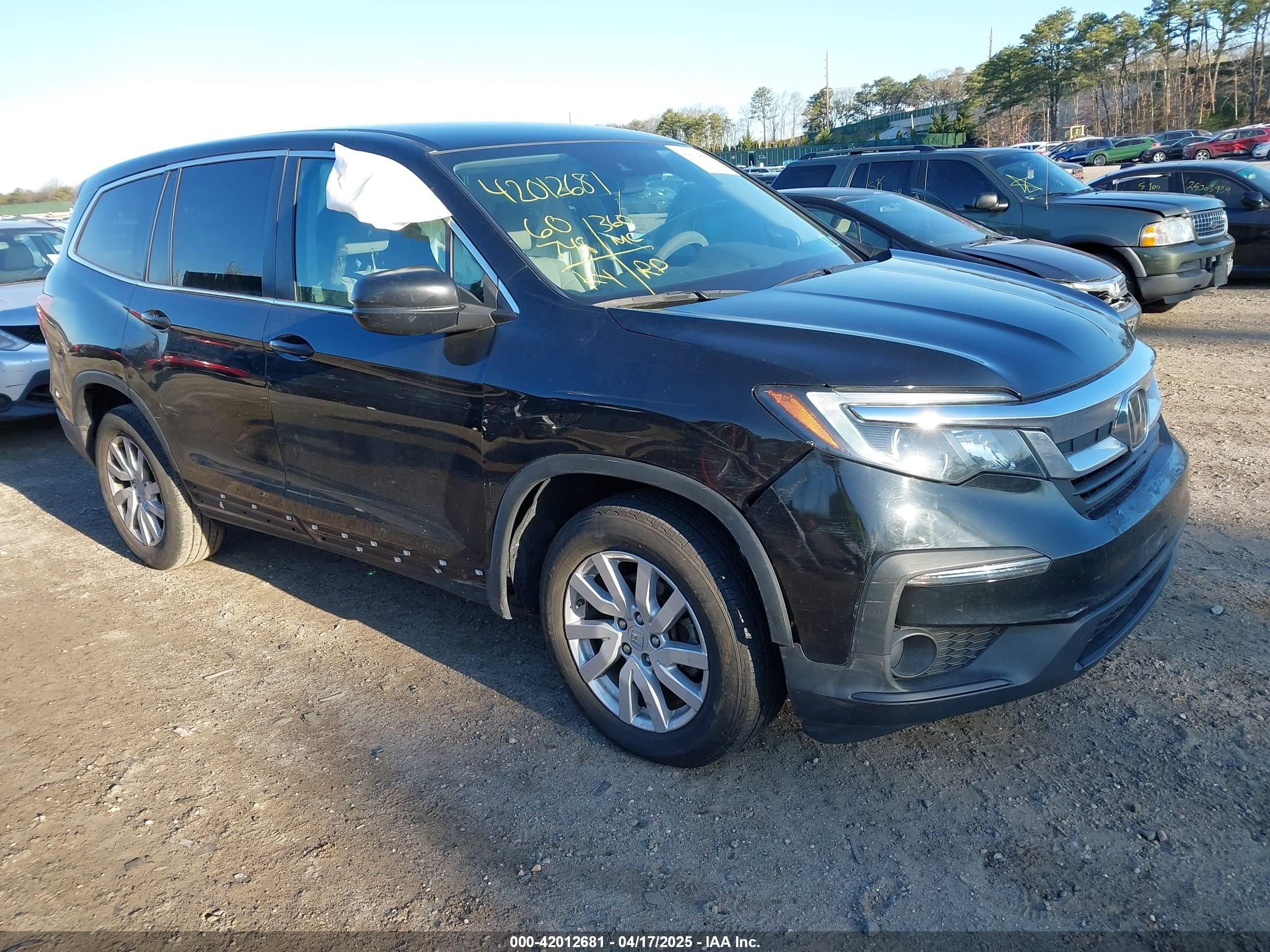 2019 Honda Pilot LX, VIN 5FNYF6H19KB081456 — Side