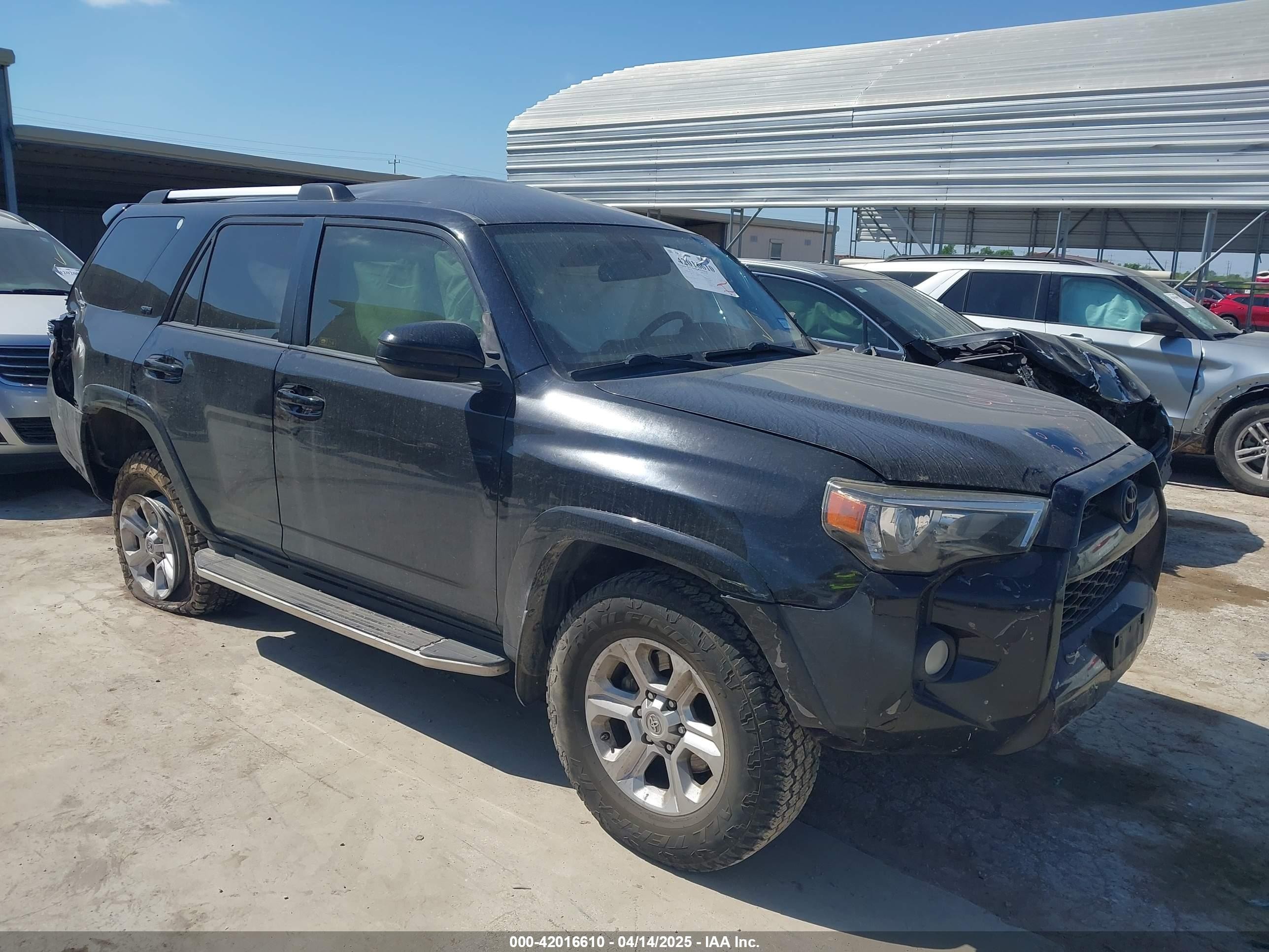 2019 Toyota 4Runner SR5, VIN JTEBU5JR8K5648338 — Side