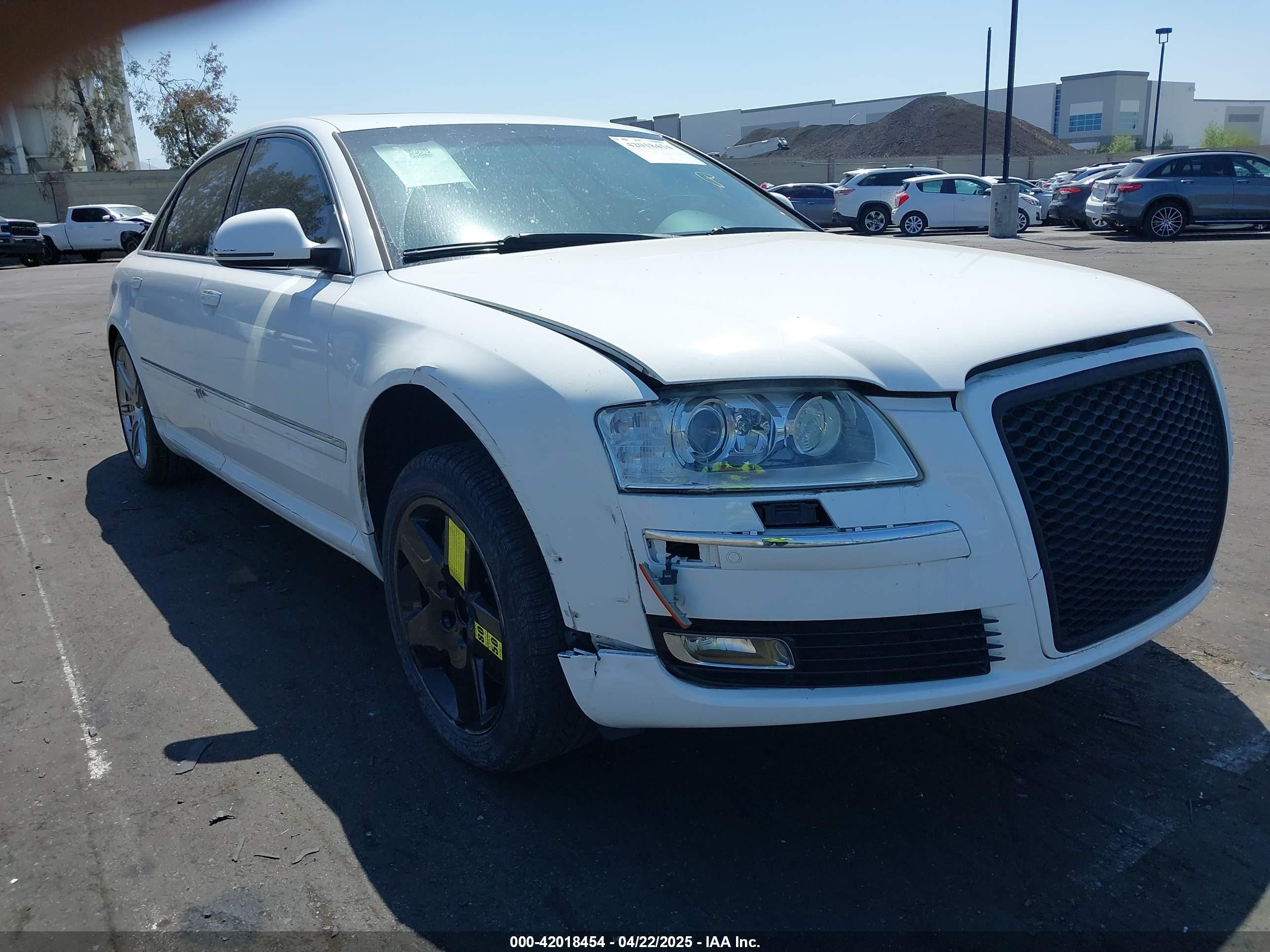 2010 Audi A8, VIN WAURVAFA8AN008489 — Бок