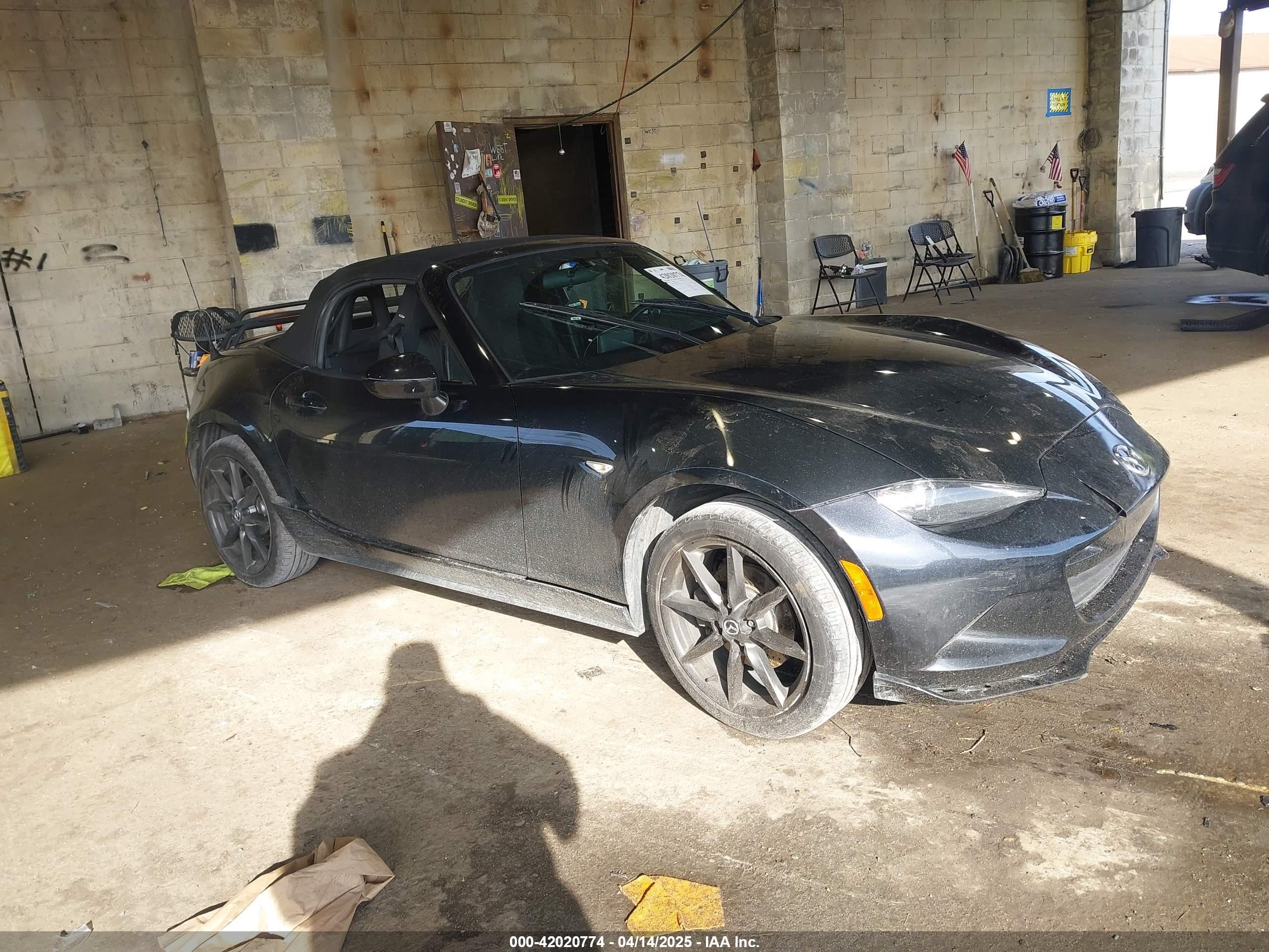 2016 Mazda MX-5 Miata Club, VIN JM1NDAC79G0103064 — Side