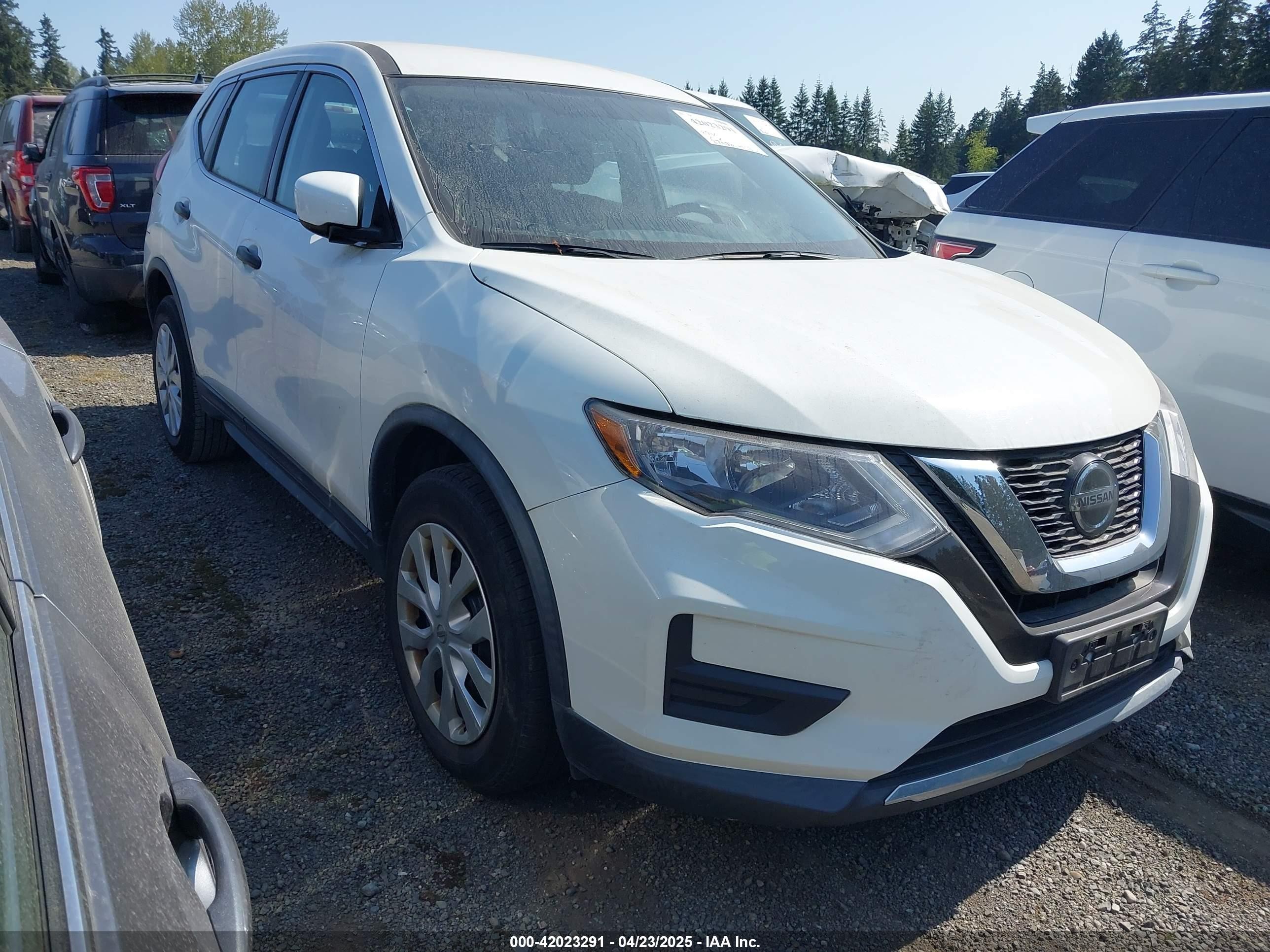 2018 Nissan Rogue SV, VIN KNMAT2MT1JP592478 — Front end