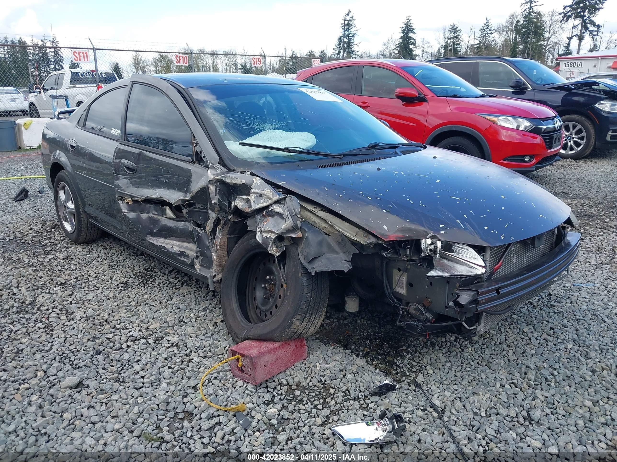 2005 Dodge Stratus SXT, VIN 1B3EL46XX5N559642 — Front end