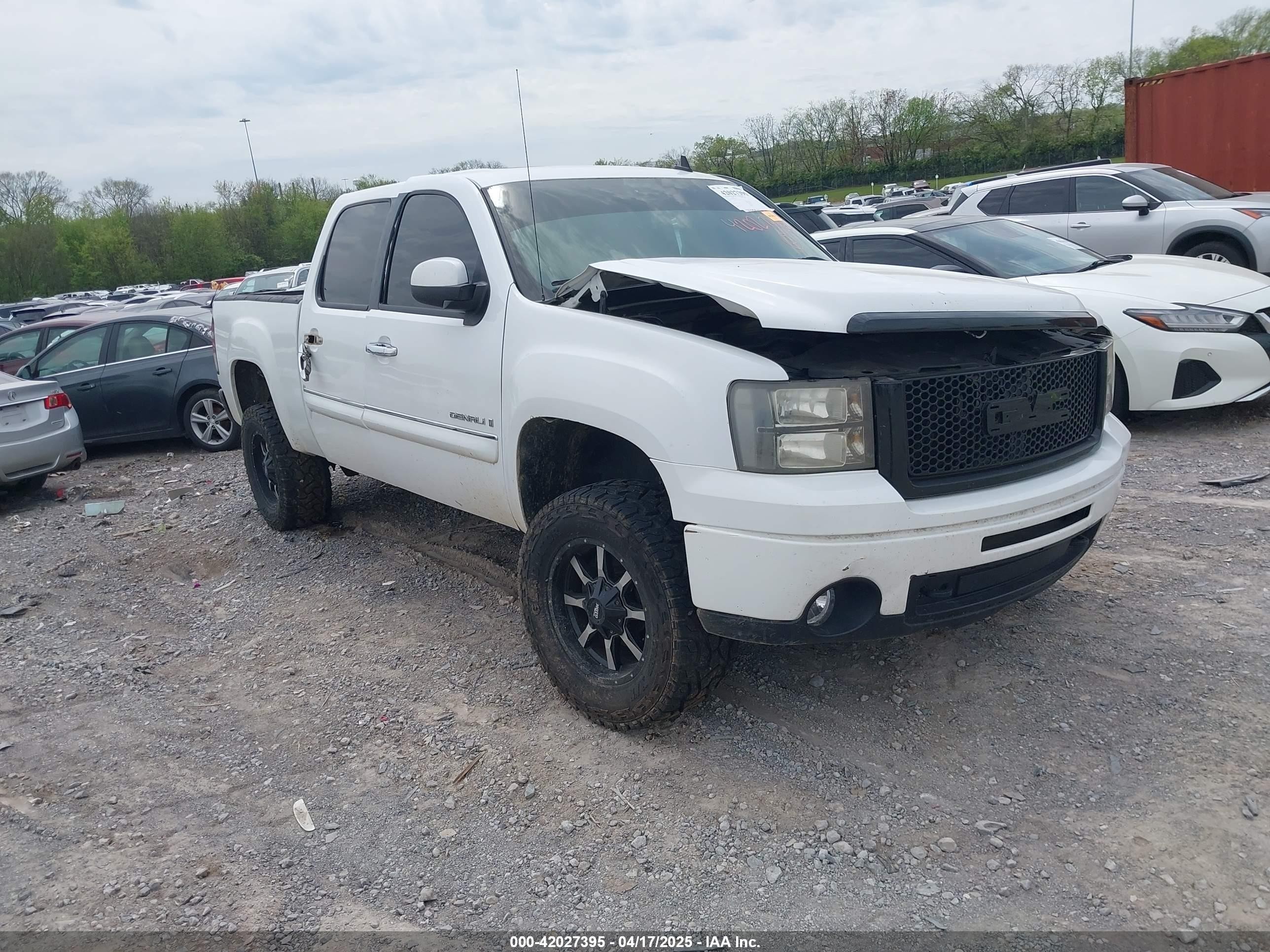 2008 GMC Sierra Denali, VIN 2GTEK638881254768 — Front end