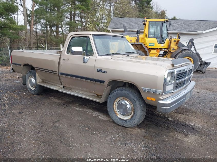 1992 Dodge W SERIES, VIN 1B7JM26Y2NS569252 — Зад