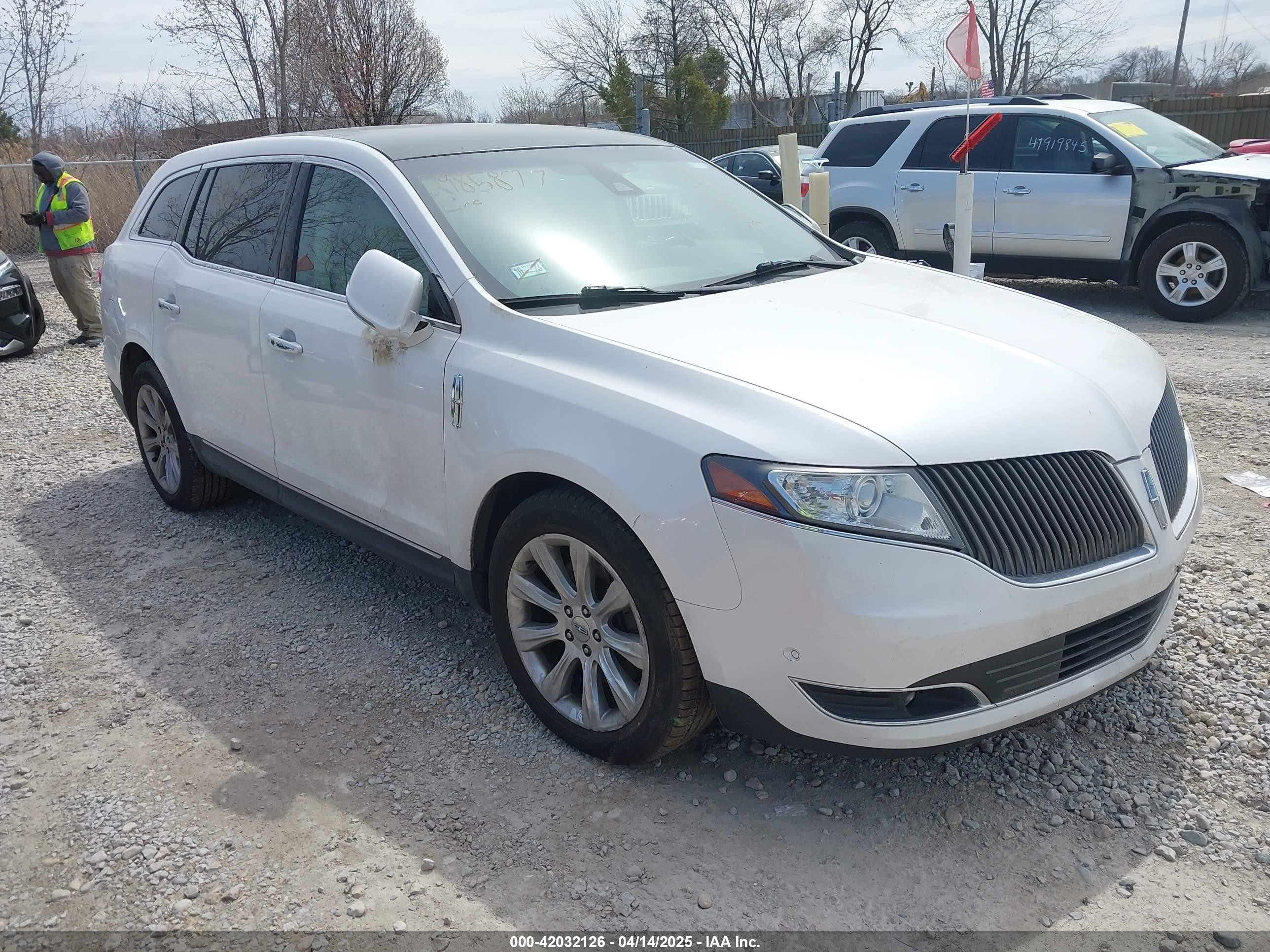 2015 Lincoln MKT EcoBoost, VIN 2LMHJ5AT6FBL02583 — Not stated