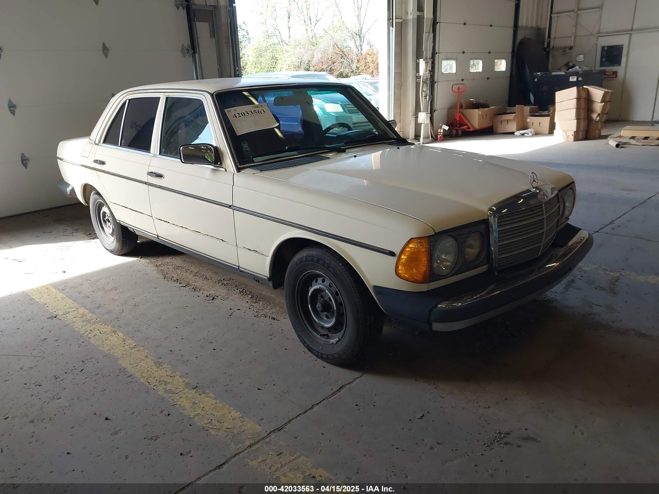 1982 Mercedes-Benz 240 Series 240D, VIN WDBAB23A6CB308618 — Rear end