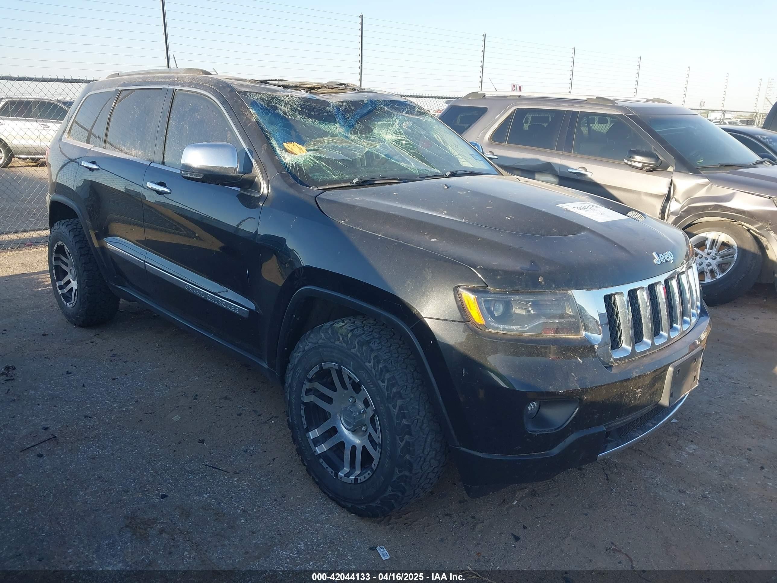 2013 Jeep Grand Cherokee Overland, VIN 1C4RJFCT6DC644572 — Roof