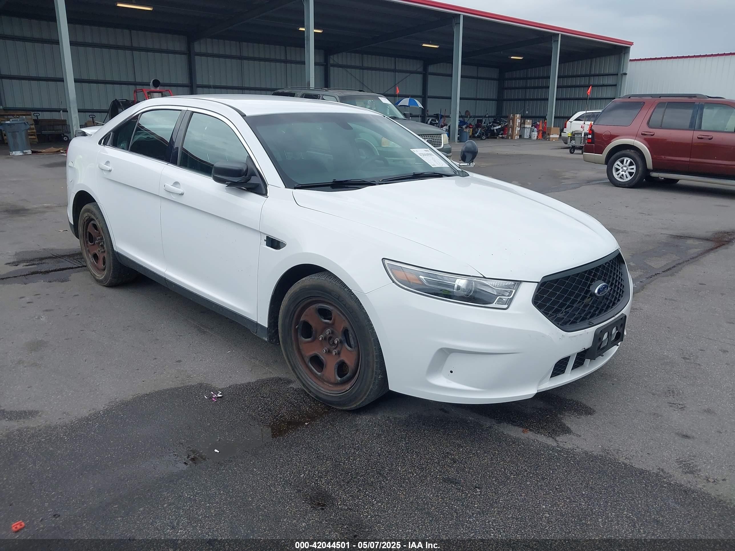 2016 Ford Police Interceptor, VIN 1FAHP2MKXGG109076 — Rear end