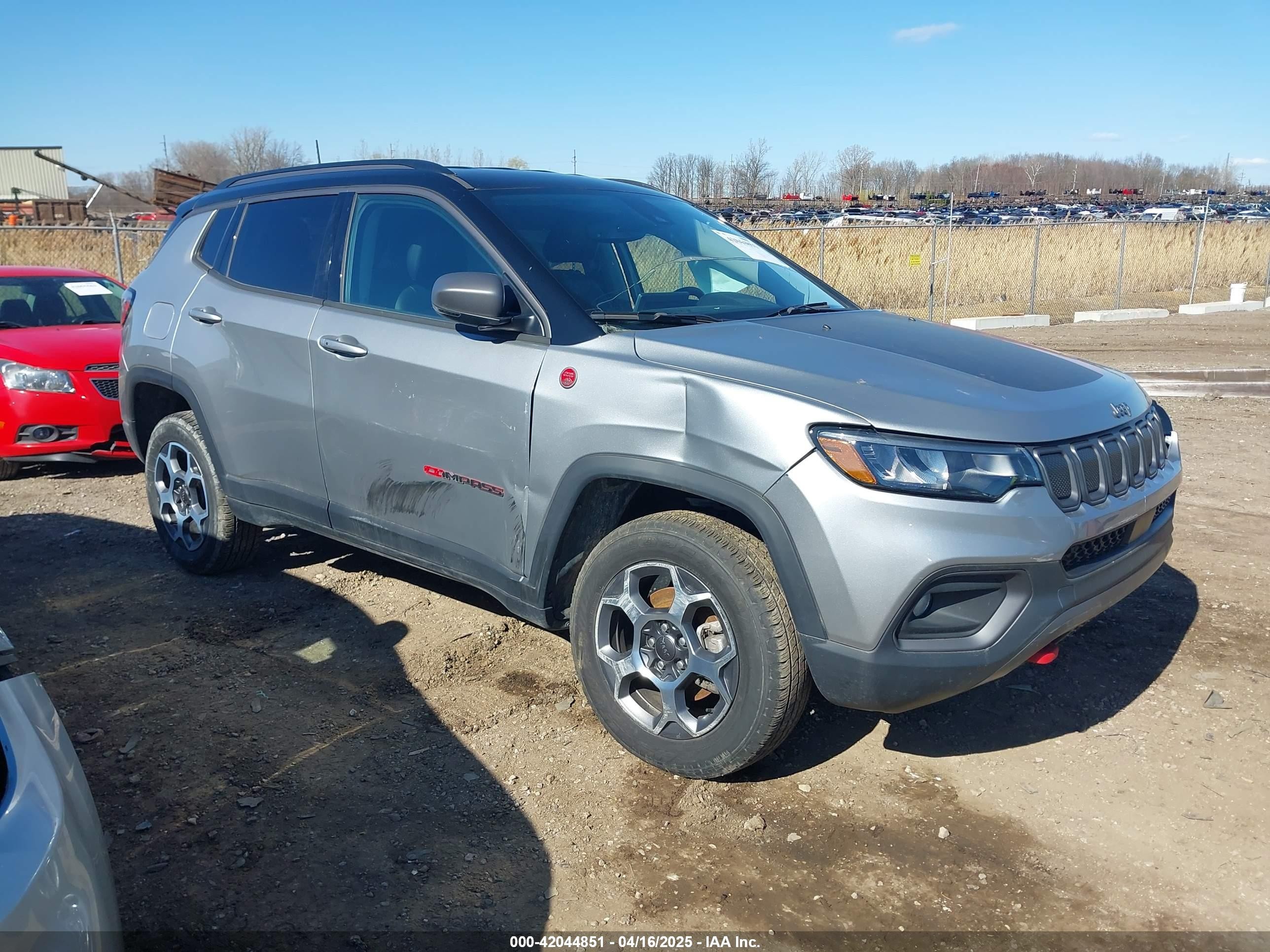 2022 Jeep Compass Trailhawk, VIN 3C4NJDDB8NT192316 — Side