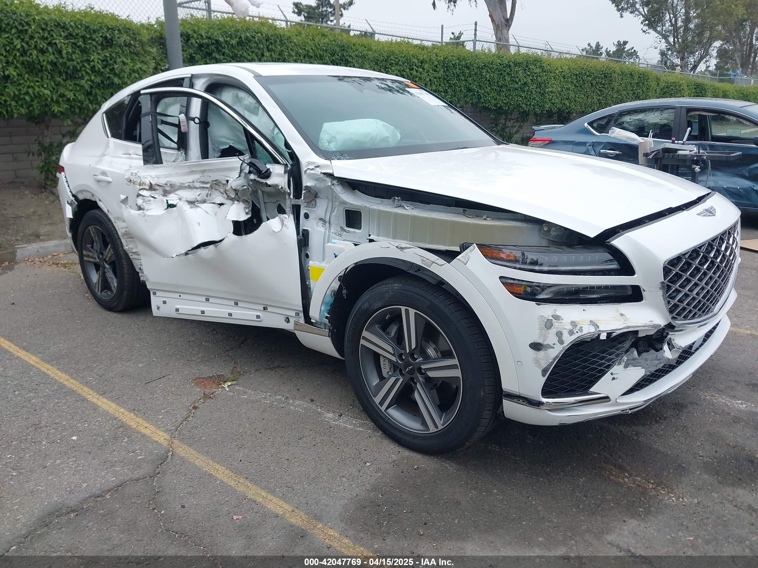2025 Genesis GV80 Coupe 3.5T, VIN KMUJAESC8SU226429 — Side