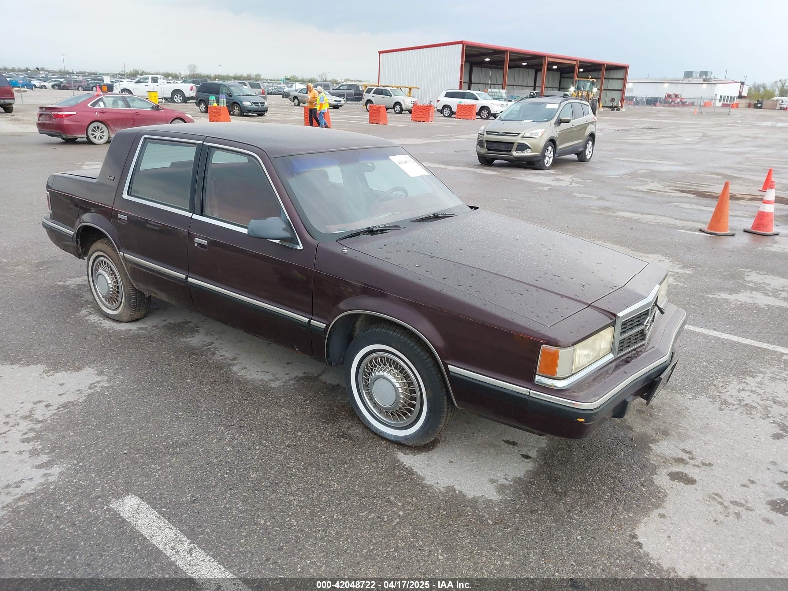 1992 Dodge Dynasty LE, VIN 1B3XC56R1ND775983 — Side
