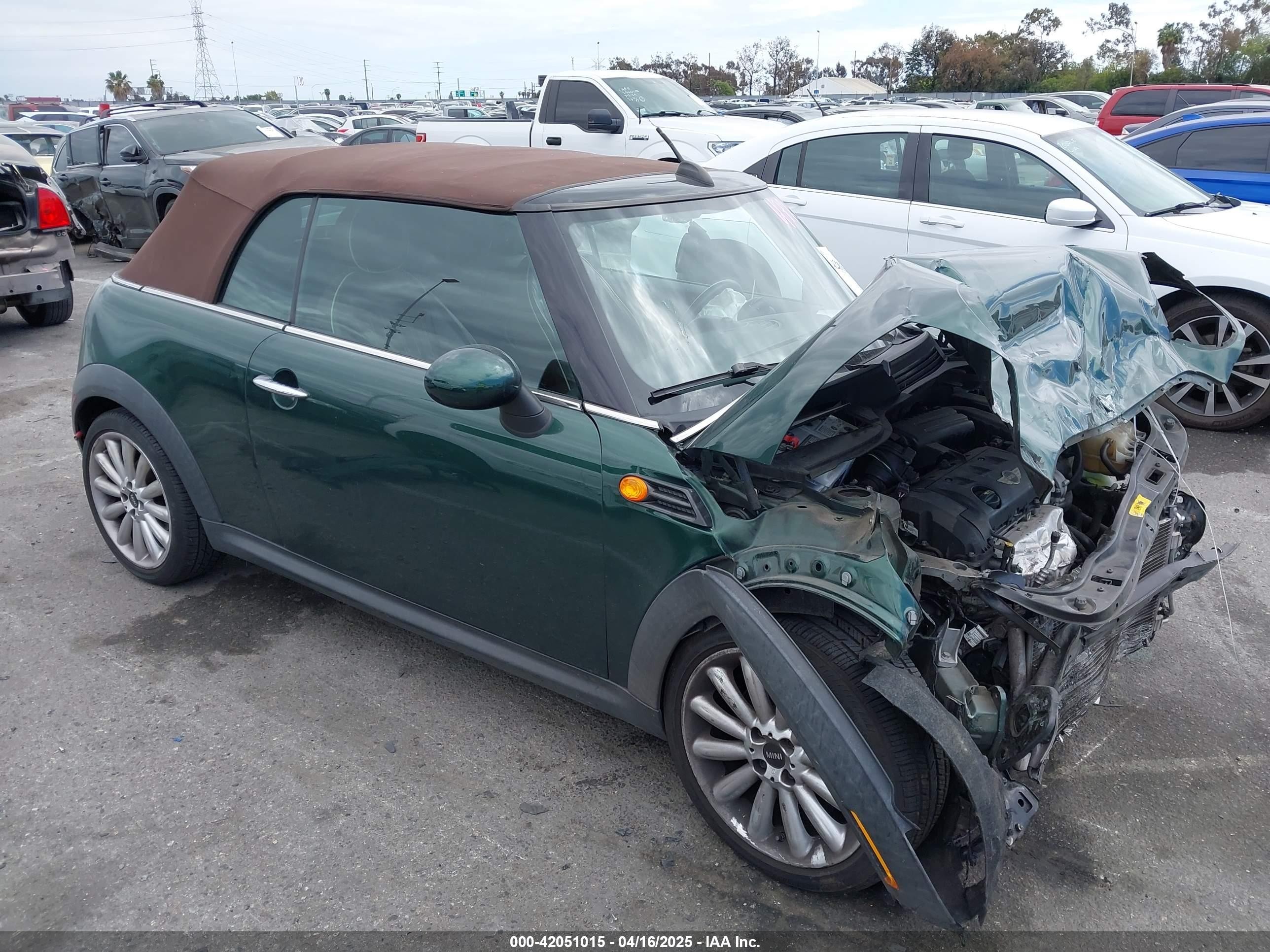 2012 MINI Convertible, VIN WMWZN3C52CT134672 — Front end