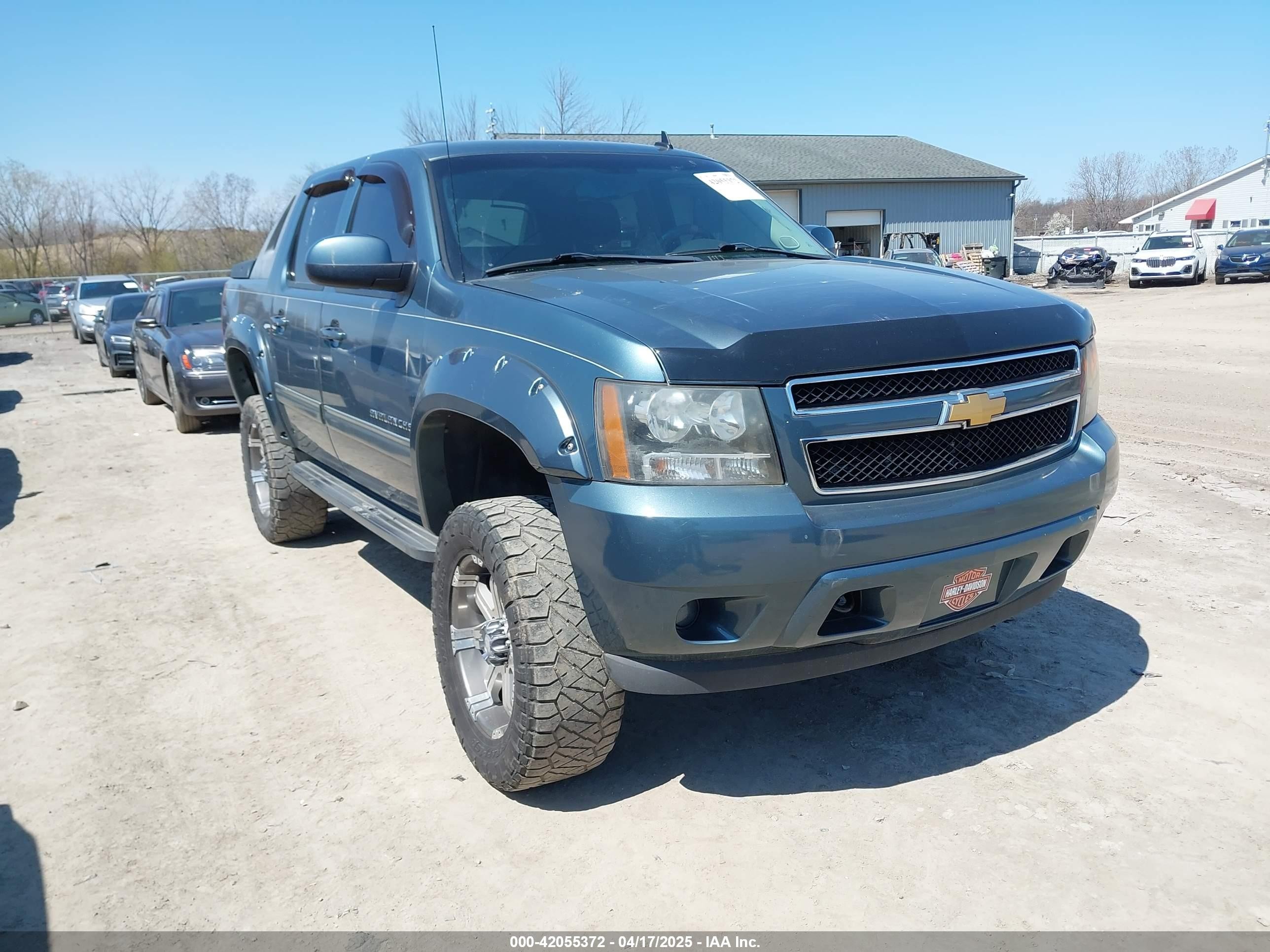 2010 Chevrolet Avalanche LS, VIN 3GNVKEE02AG220542 — Front end