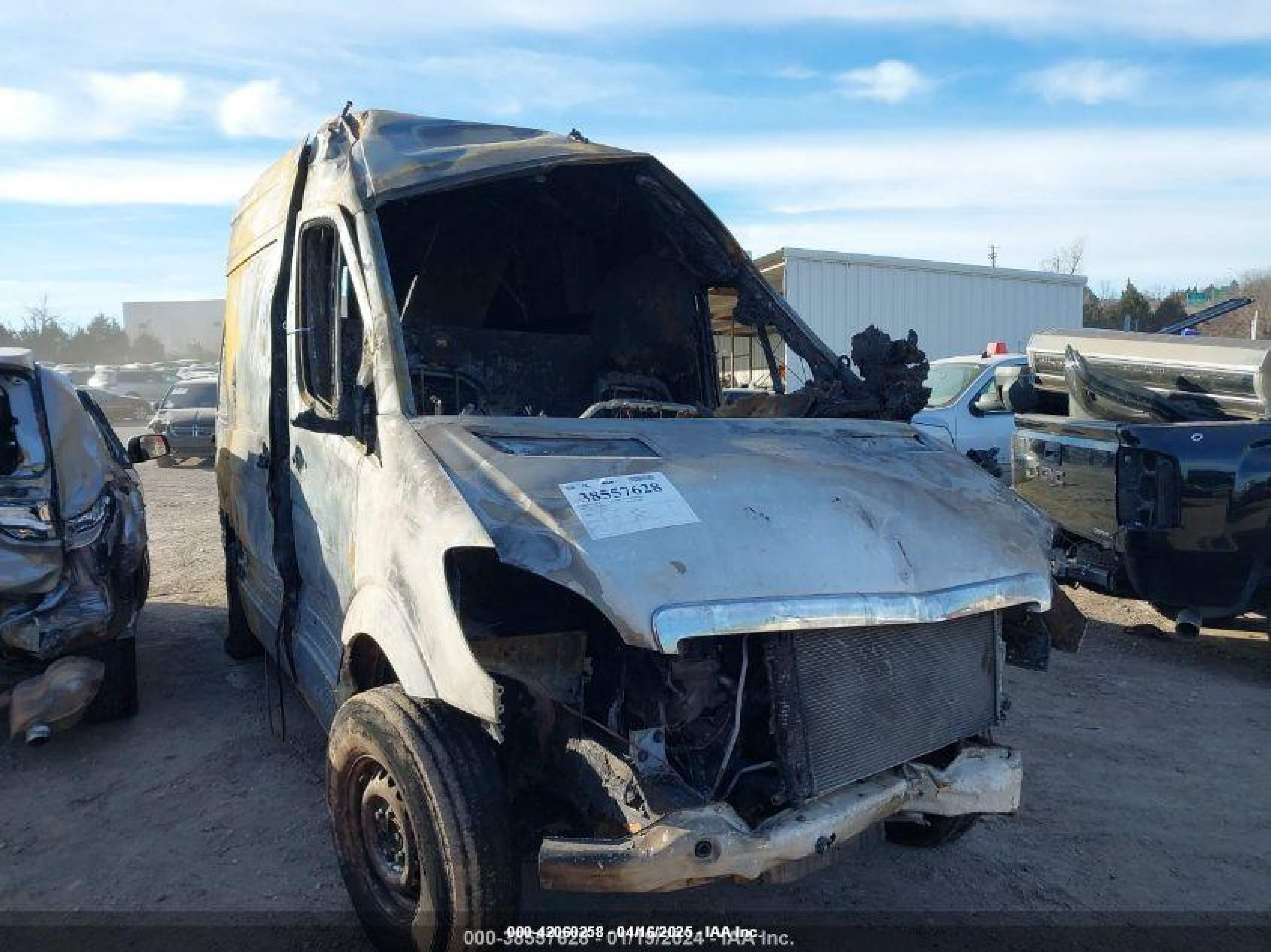 2007 Dodge Sprinter, VIN WD0PE745175147513 — Пожар