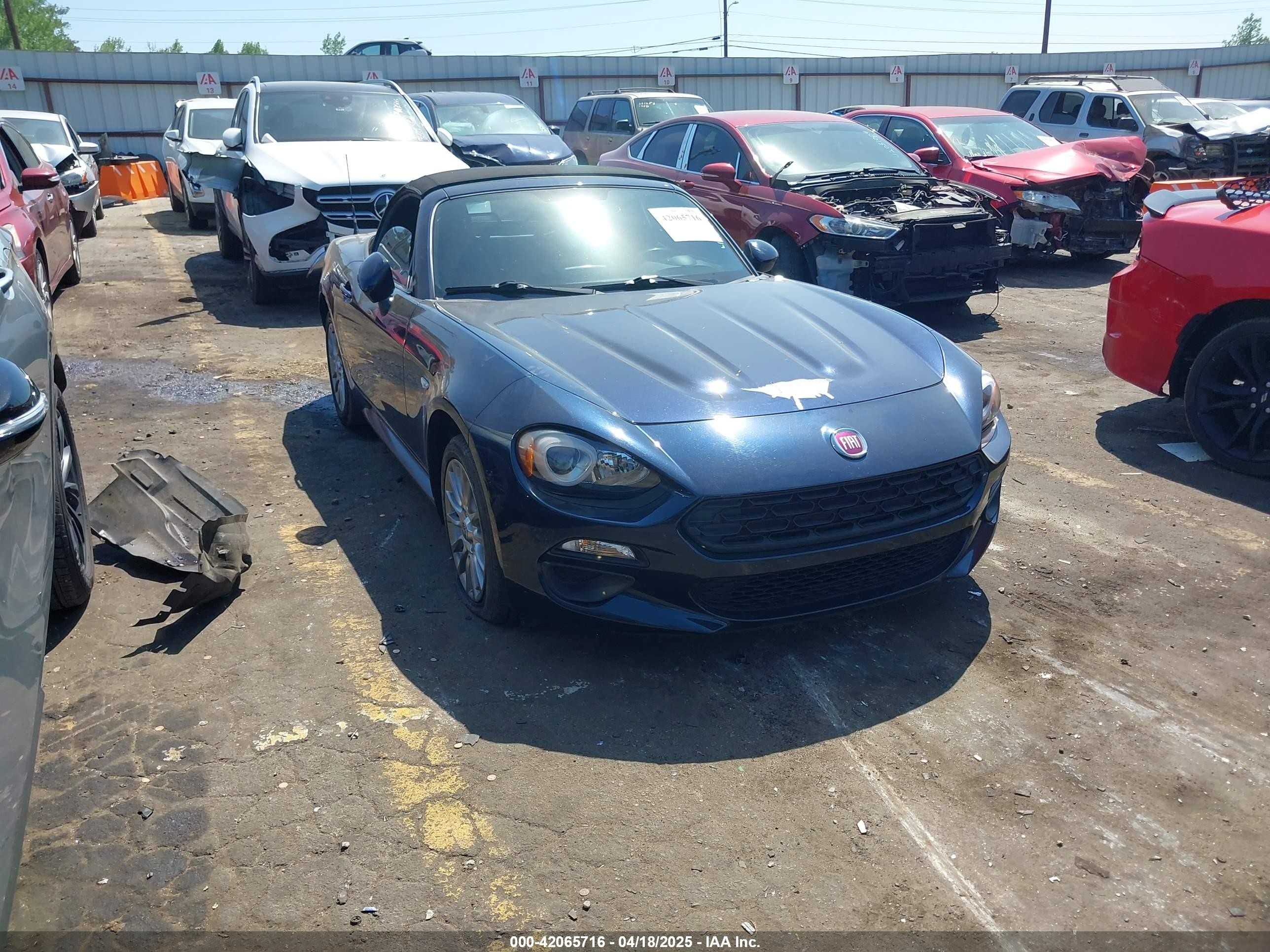 2018 FIAT 124 Spider Classica, VIN JC1NFAEK1J0136558 — Side