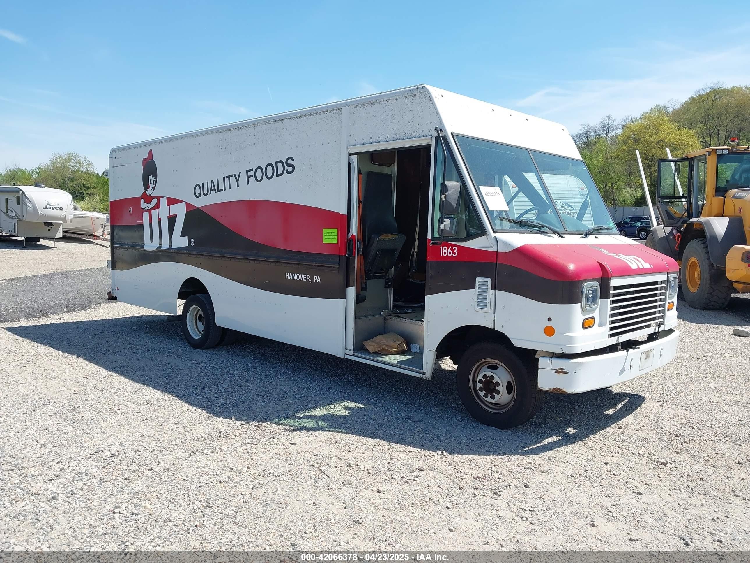 2010 Ford E-350, VIN 1FC2E3KL5ADA44041 — Side