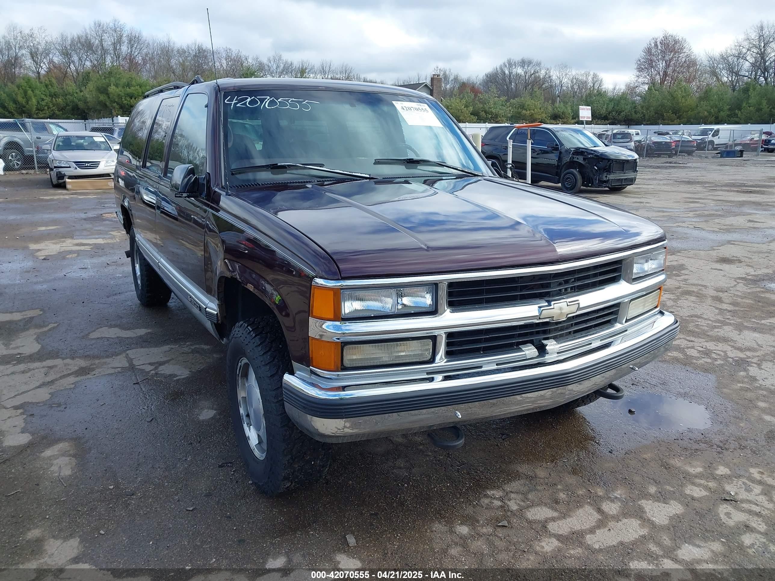 1997 Chevrolet Suburban, VIN 3GNFK16R8VG144969 — Roof