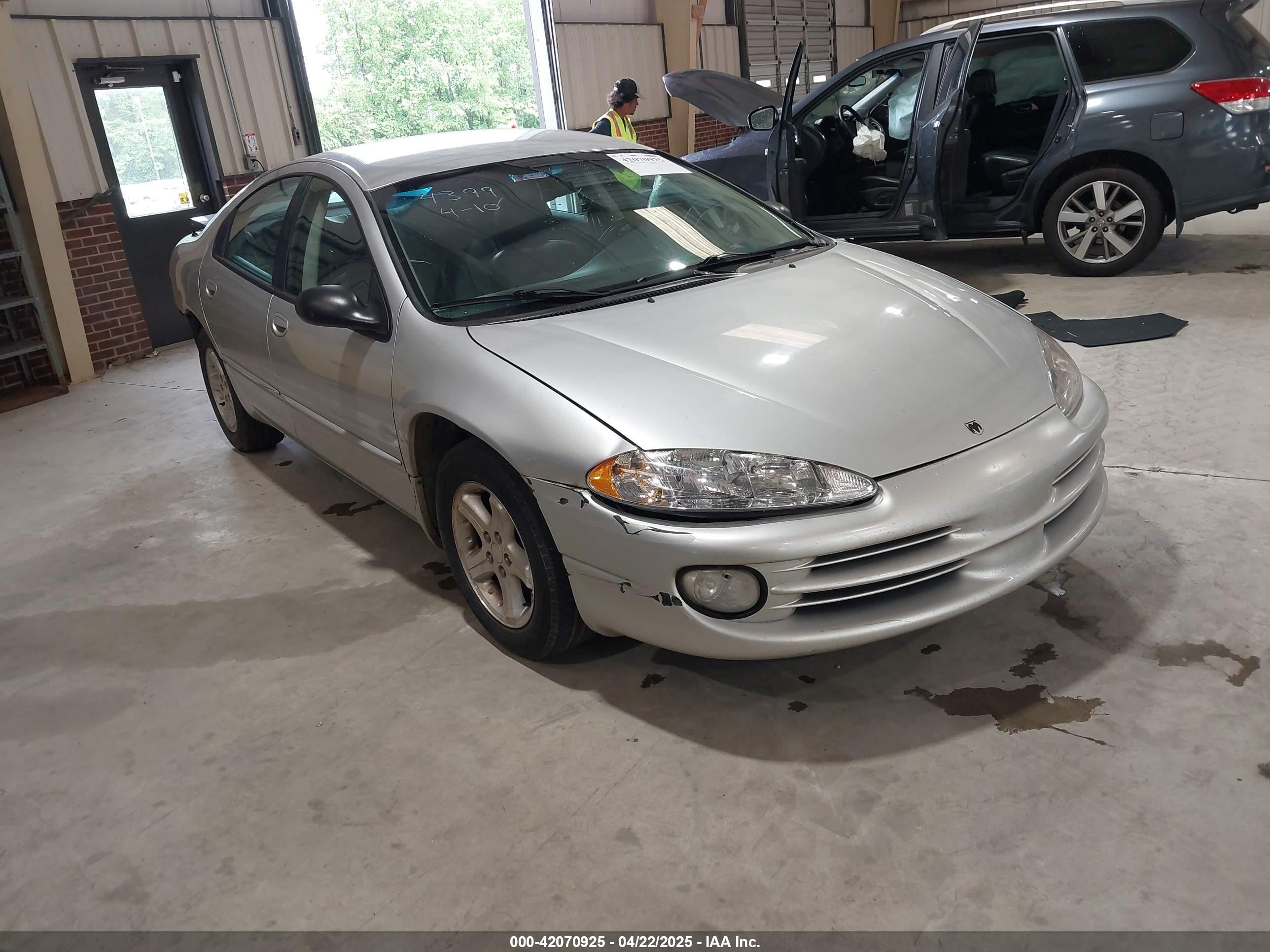 2003 Dodge Intrepid ES, VIN 2B3HD56M13H500281 — Зад