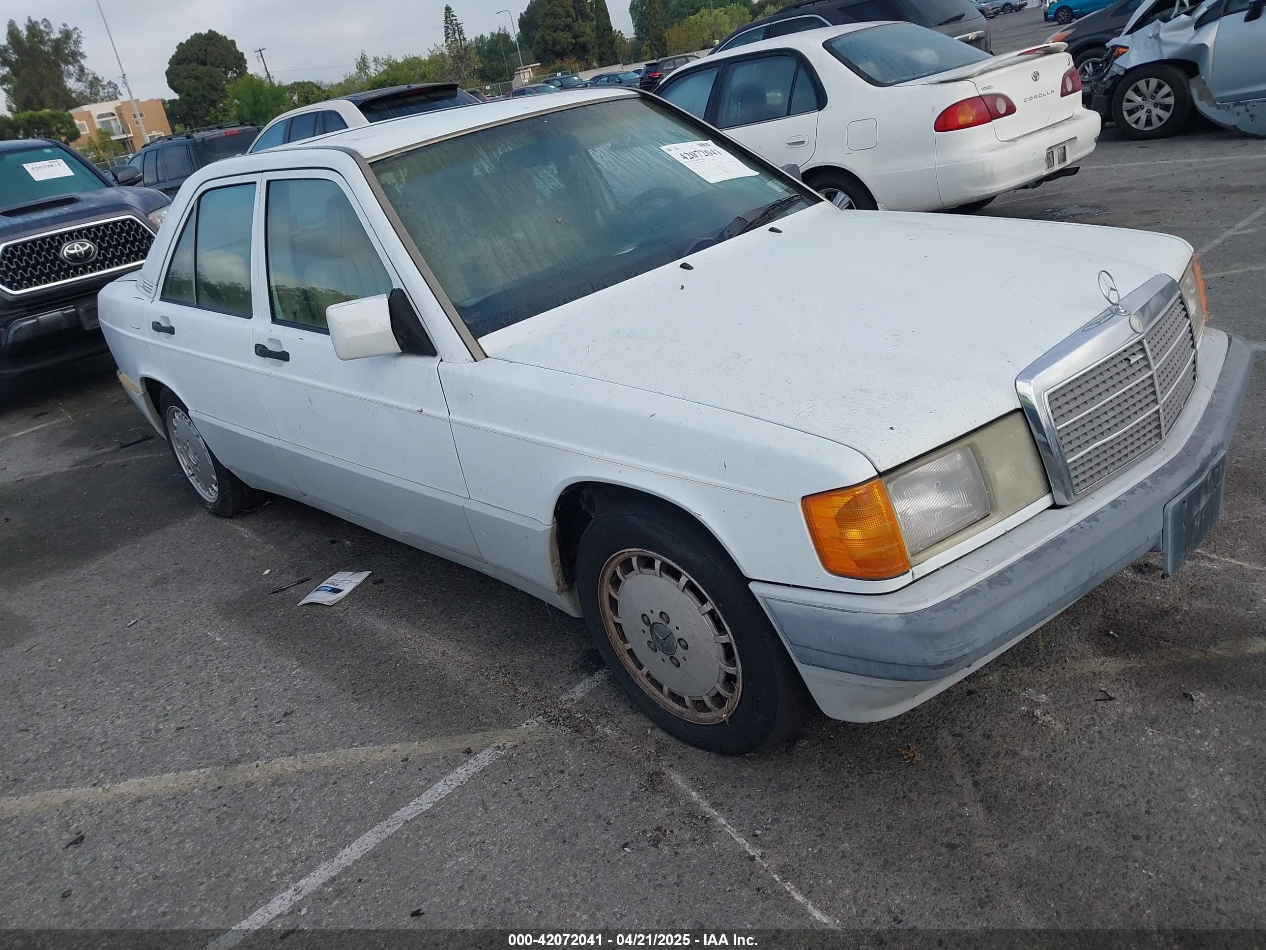 1993 Mercedes-Benz 190, VIN WDBDA29D1PG067674 — Rear end