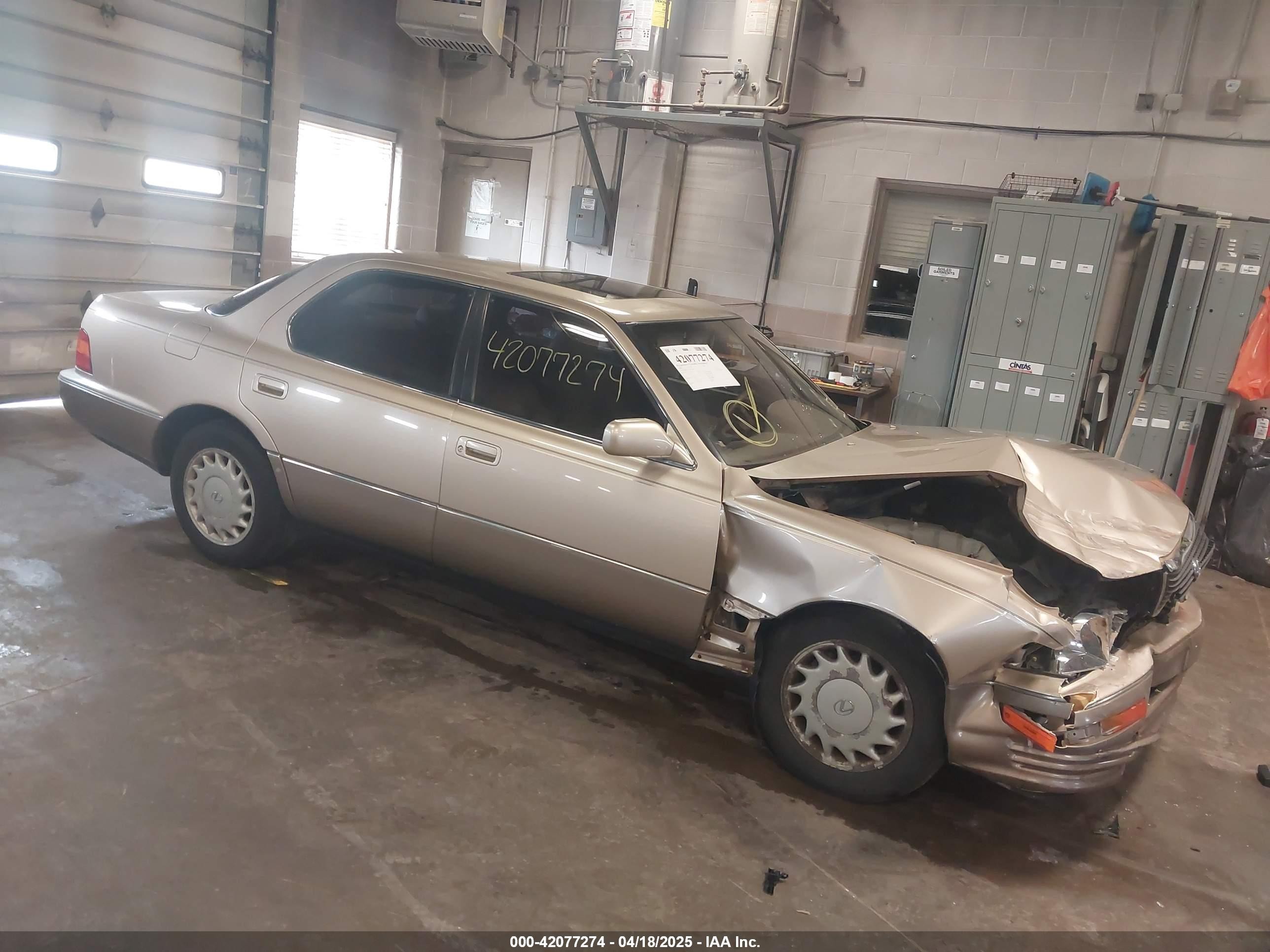 1992 Lexus LS 400, VIN JT8UF11E7N0140178 — Front end