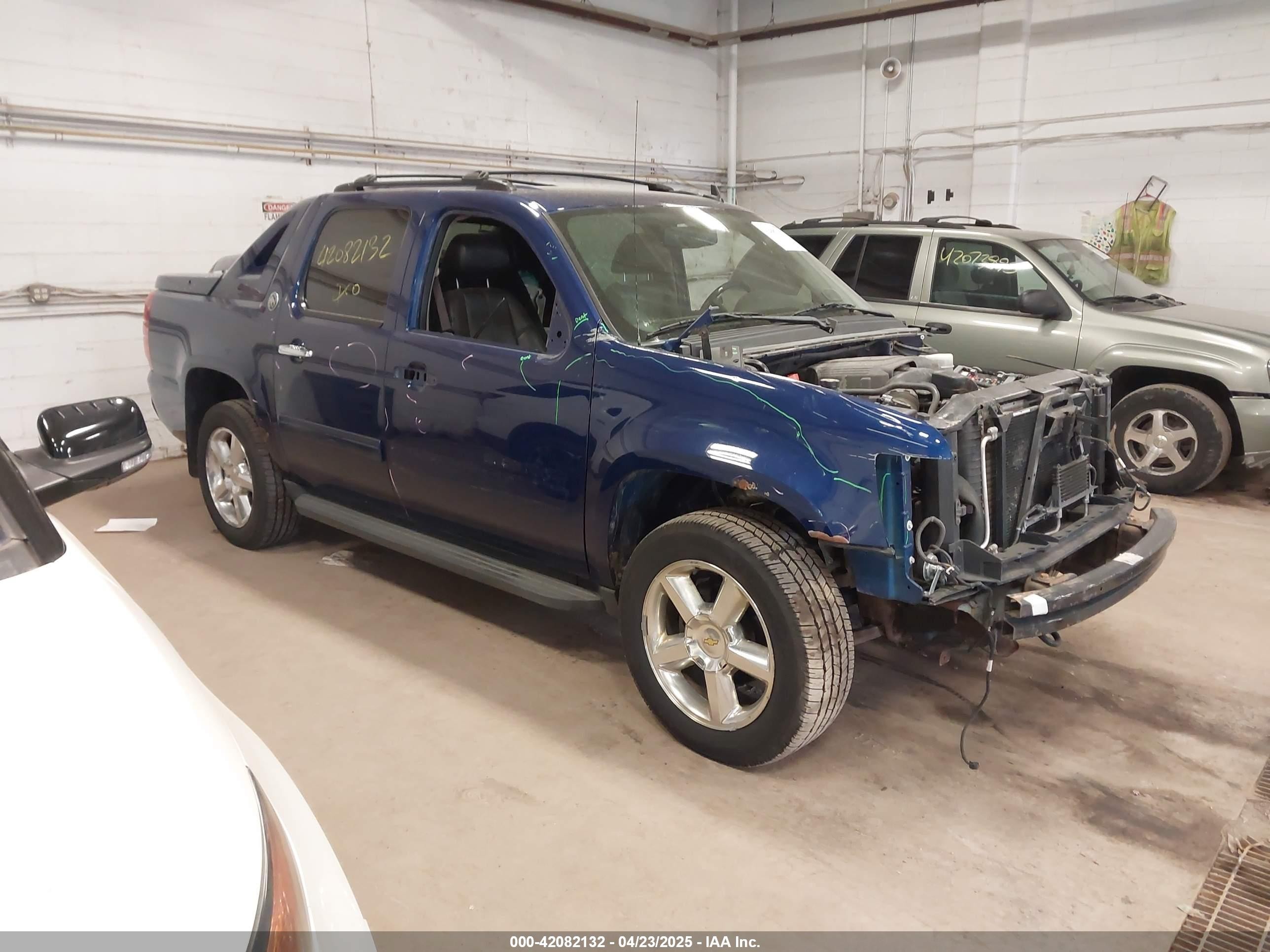 2013 Chevrolet Avalanche LT, VIN 3GNTKFE71DG309629 — Auction photo