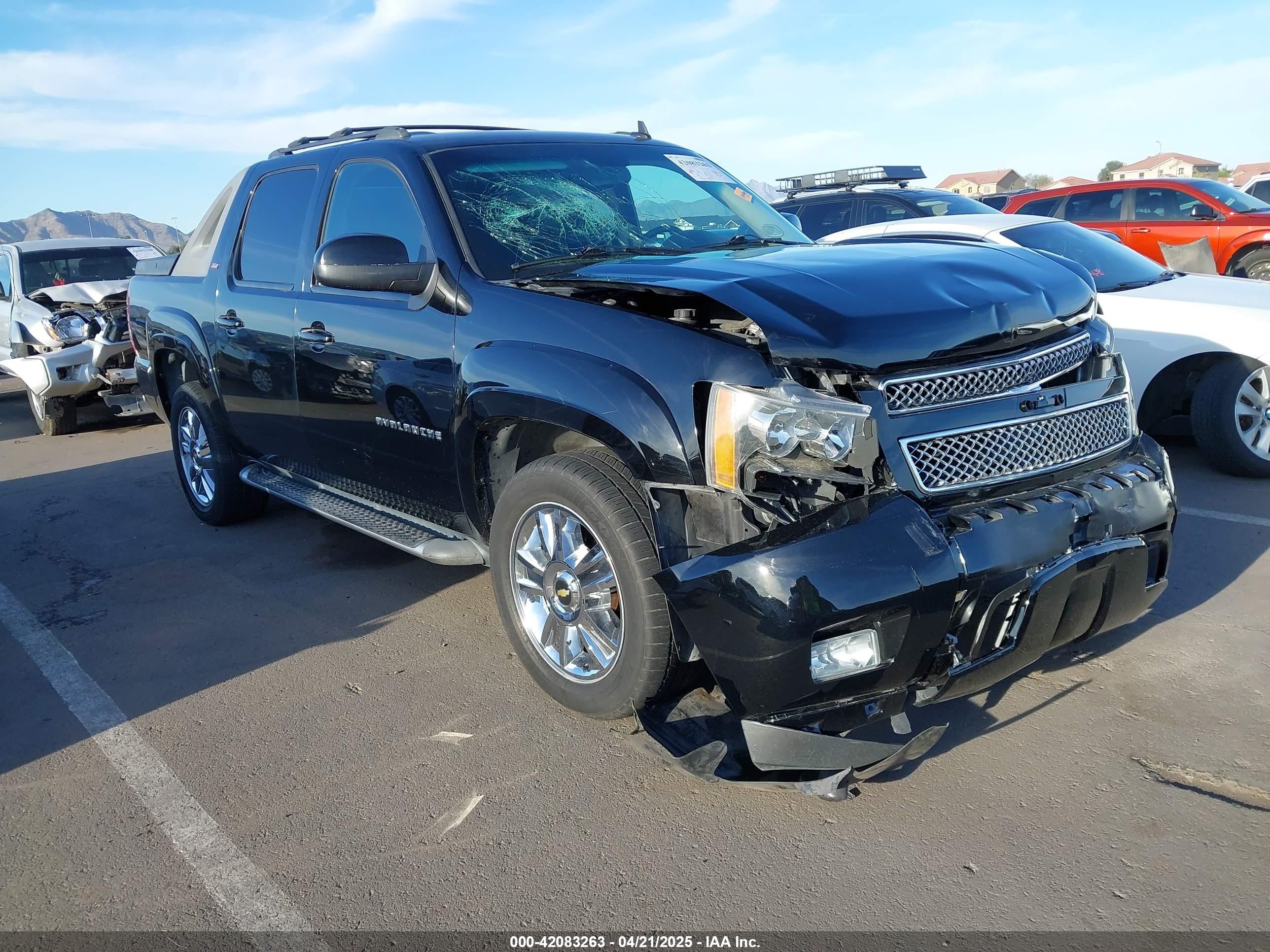 2011 Chevrolet Avalanche LT, VIN 3GNMCFE03BG351852 — Front end