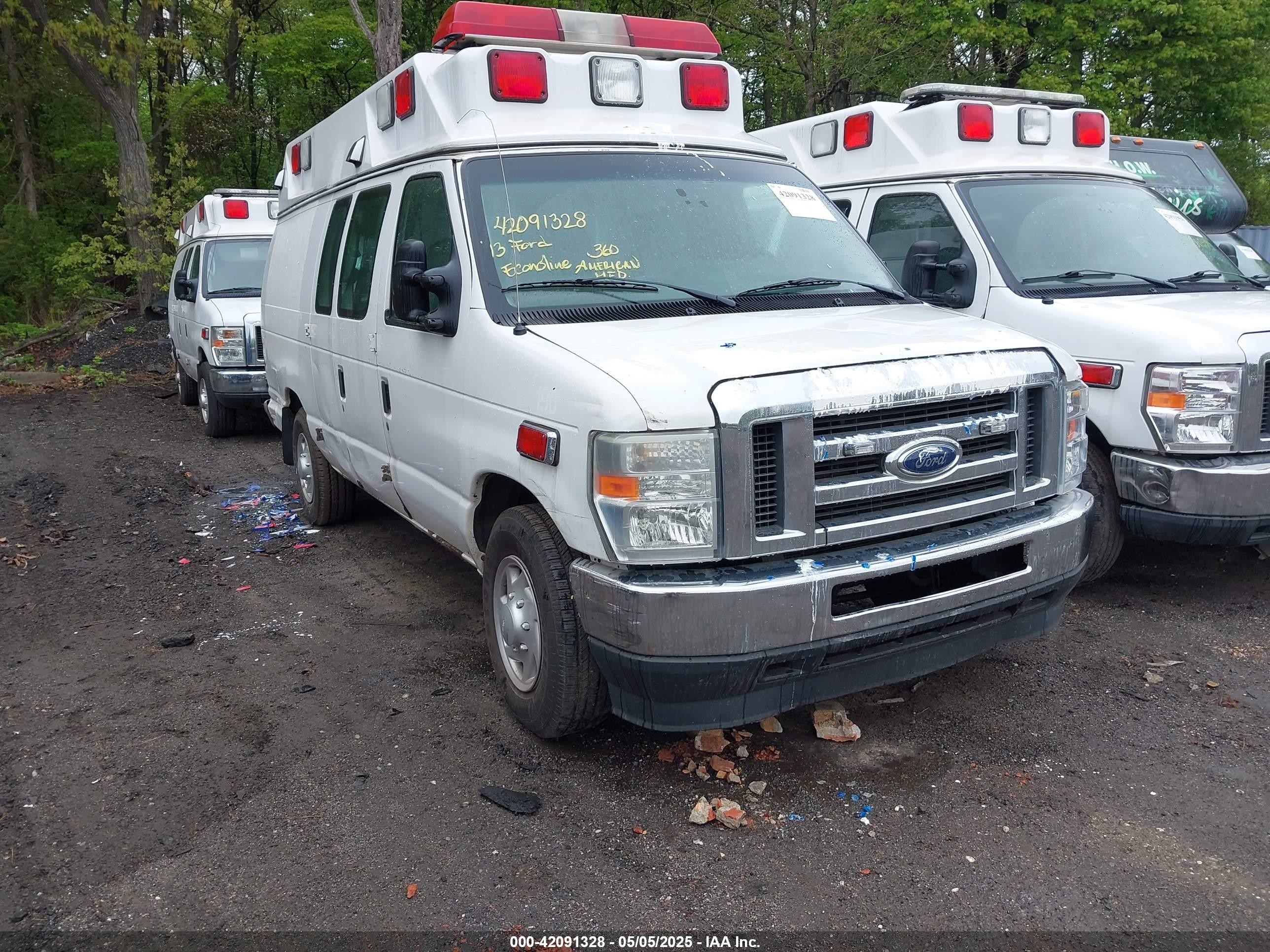 2013 Ford E-Series Commercial, VIN 1FDSS3ES7DDB06020 — Front end