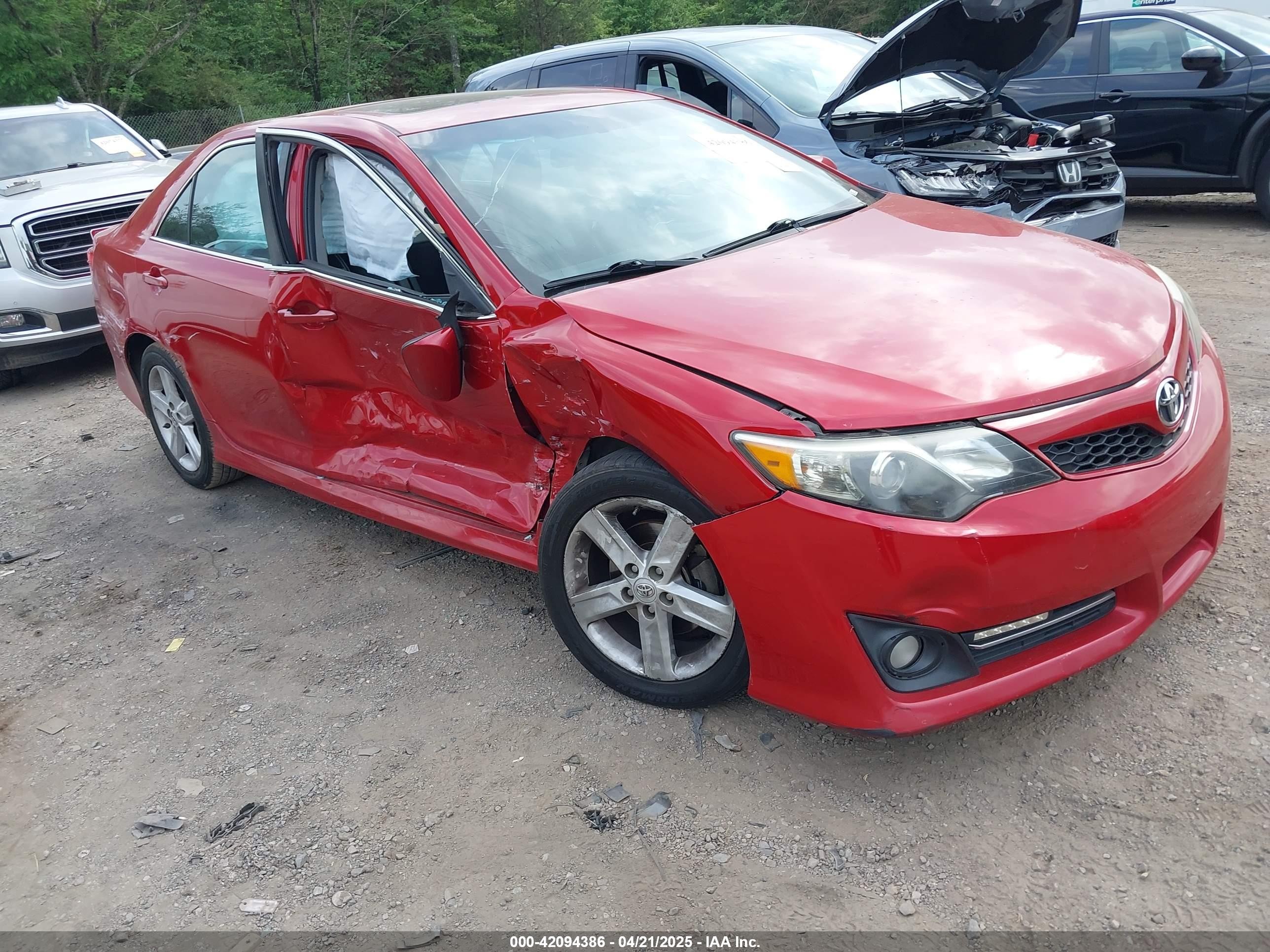 2014 Toyota Camry SE, VIN 4T1BF1FK3EU848987 — Side