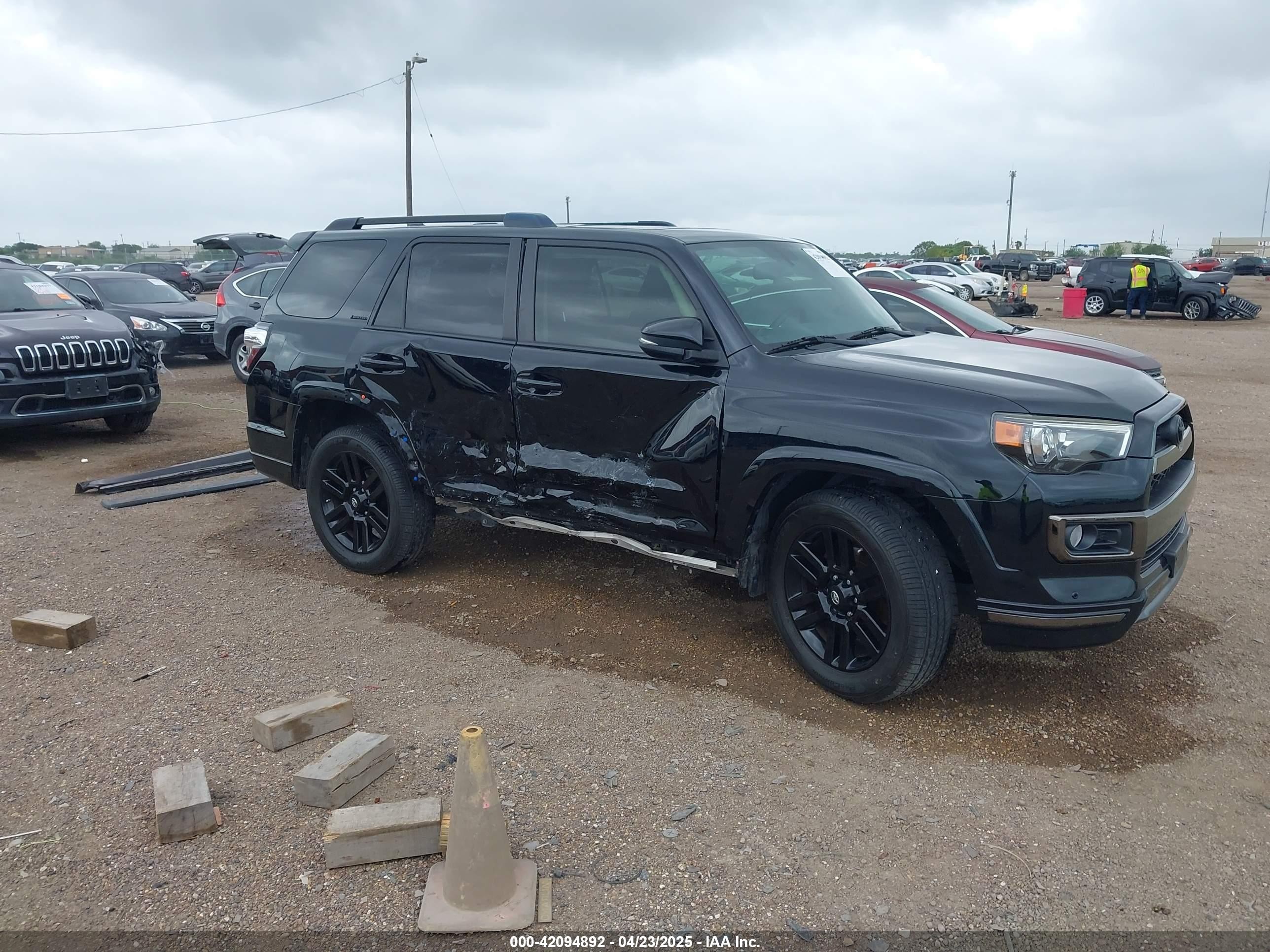 2019 Toyota 4Runner SR5, VIN JTEZU5JR6K5211338 — Side