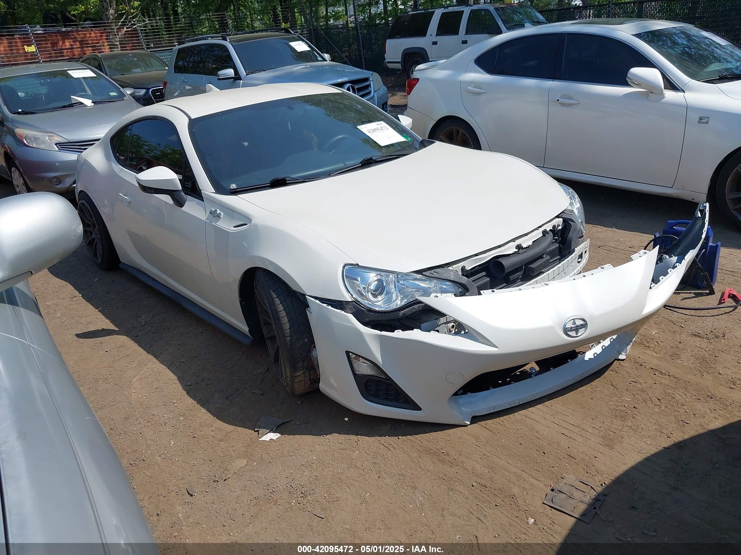 2016 Scion FR-S, VIN JF1ZNAA16G9702857 — Front end