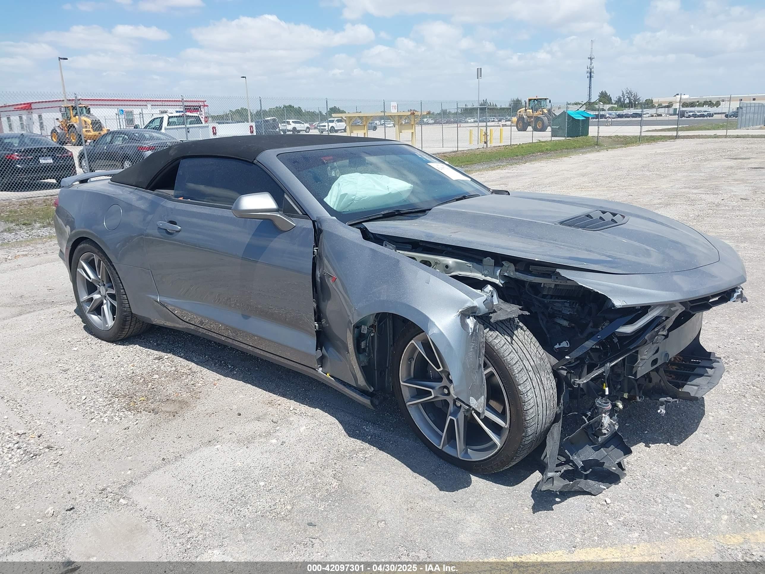 2021 Chevrolet Camaro LT1, VIN 1G1FF3D77M0104498 — Front end