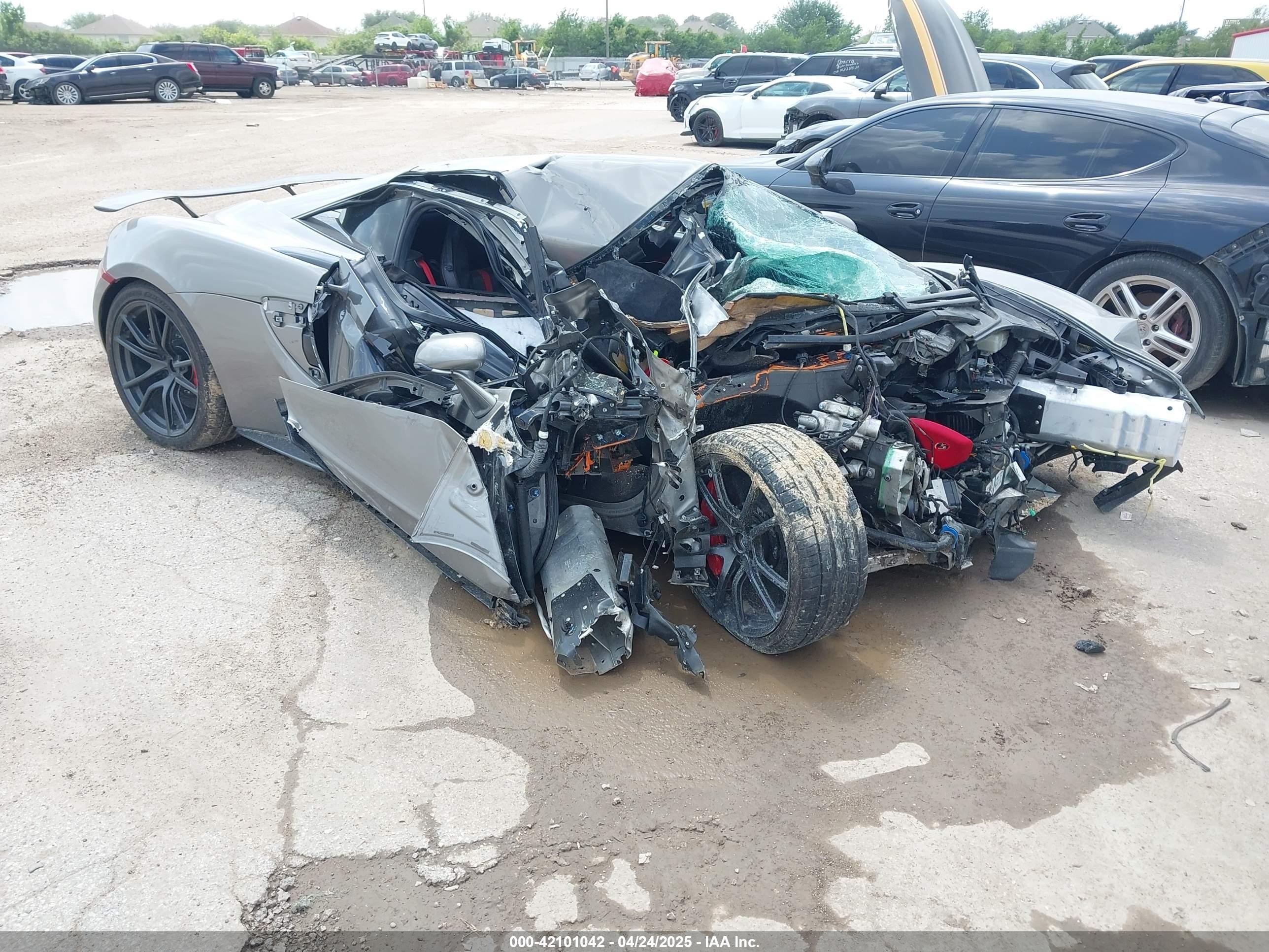 2017 McLaren 570S, VIN SBM13DAA5HW003499 — Front end