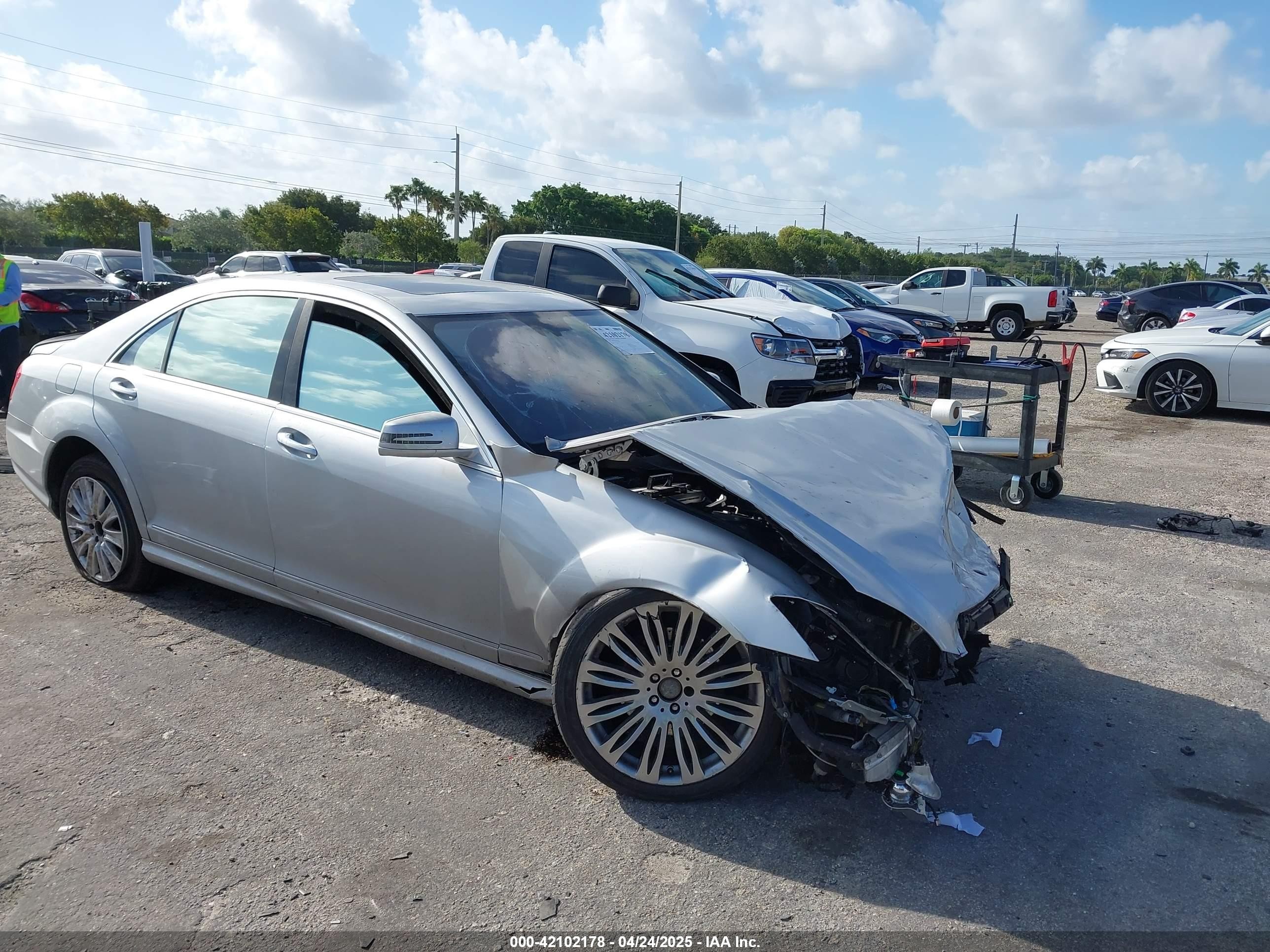 2010 Mercedes-Benz S 550, VIN WDDNG7BBXAA348818 — Front end