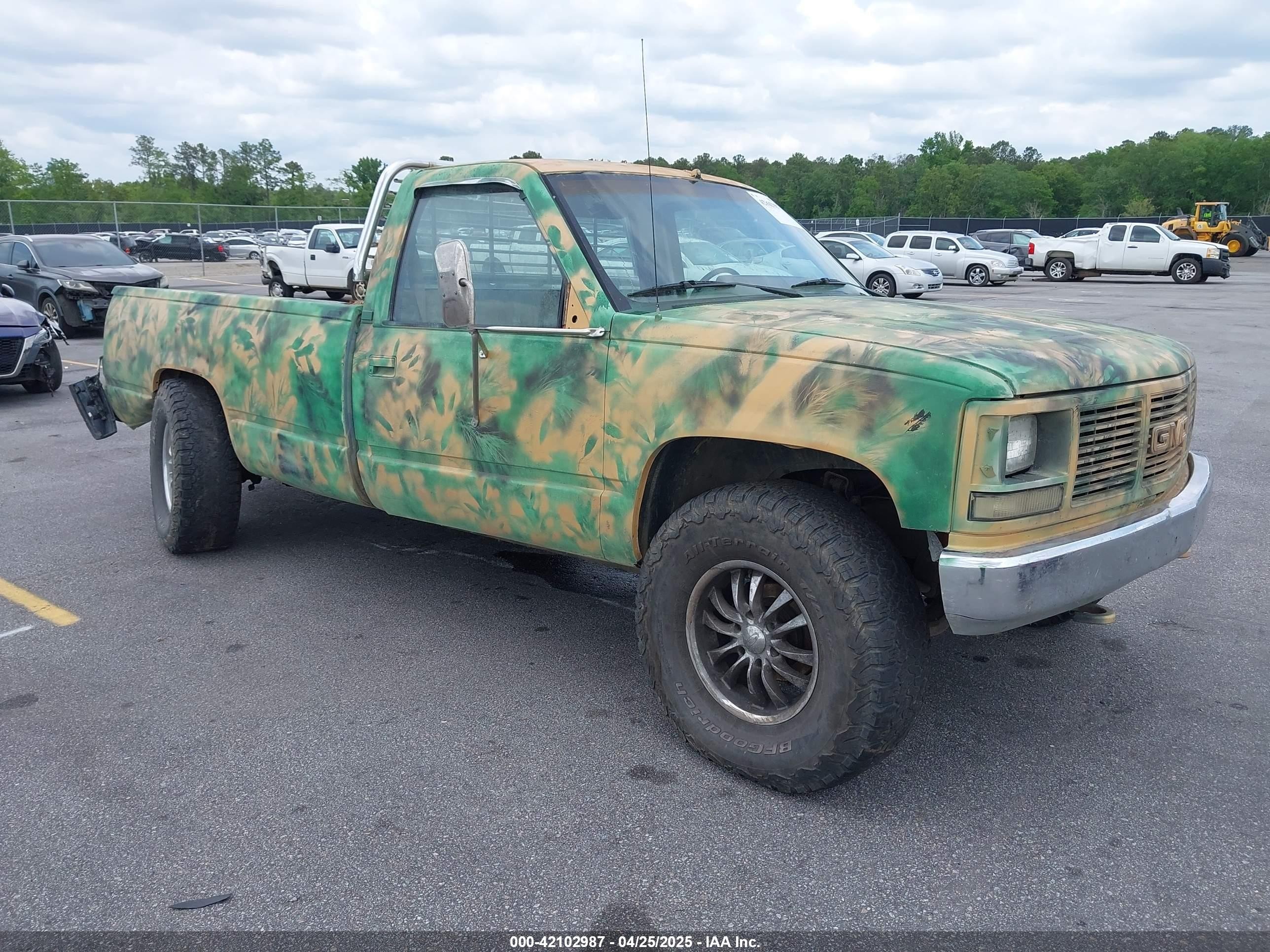 1990 GMC Sierra 2500, VIN 1GTFK24H3LE526890 — Rear end
